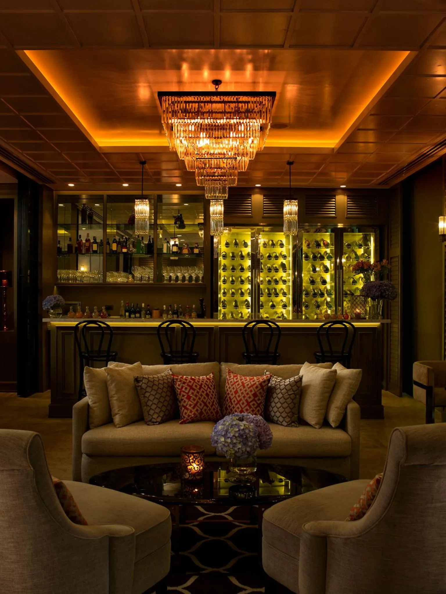 Restaurant/places to eat in Oriental Residence Bangkok