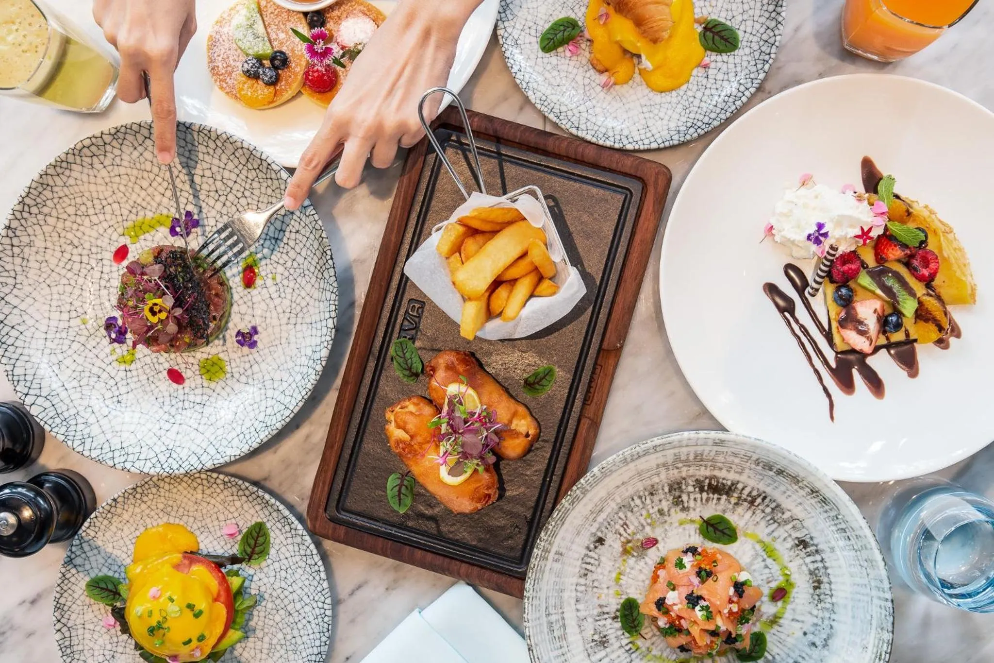 Restaurant/places to eat in Oriental Residence Bangkok