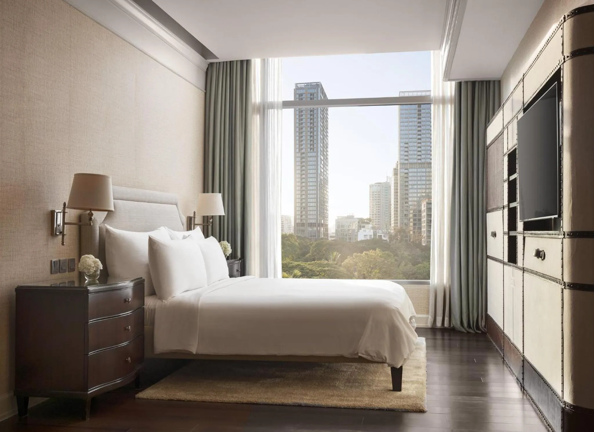 Photo of the whole room, Bed in Oriental Residence Bangkok