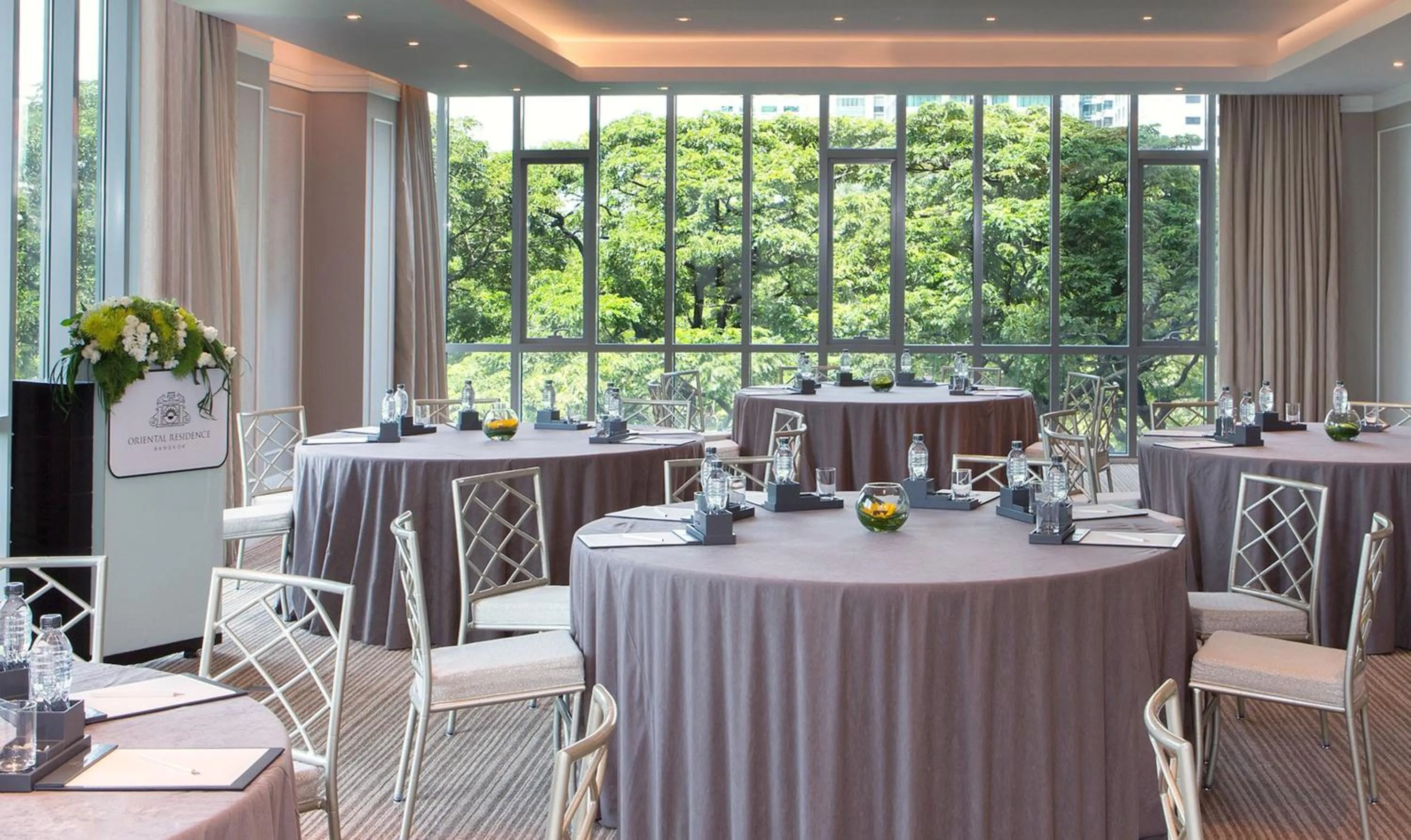 Restaurant/places to eat in Oriental Residence Bangkok