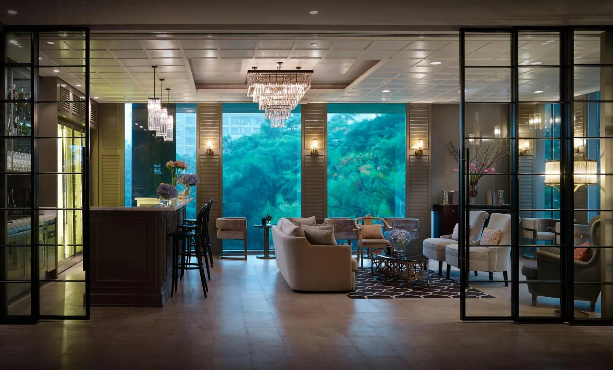 Restaurant/places to eat in Oriental Residence Bangkok