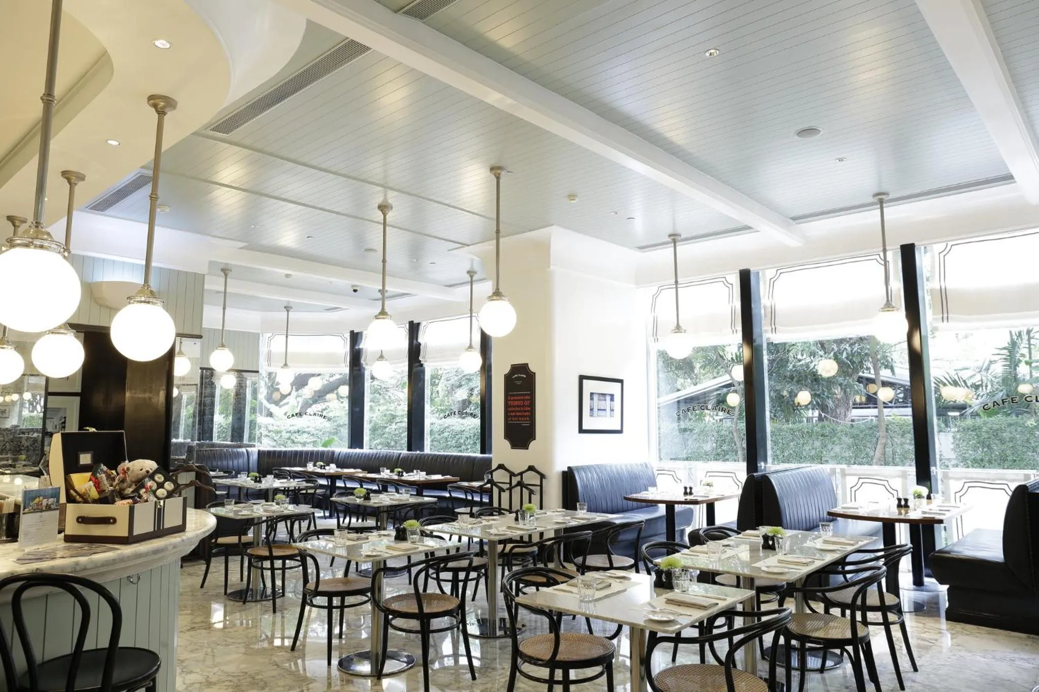 Restaurant/places to eat in Oriental Residence Bangkok