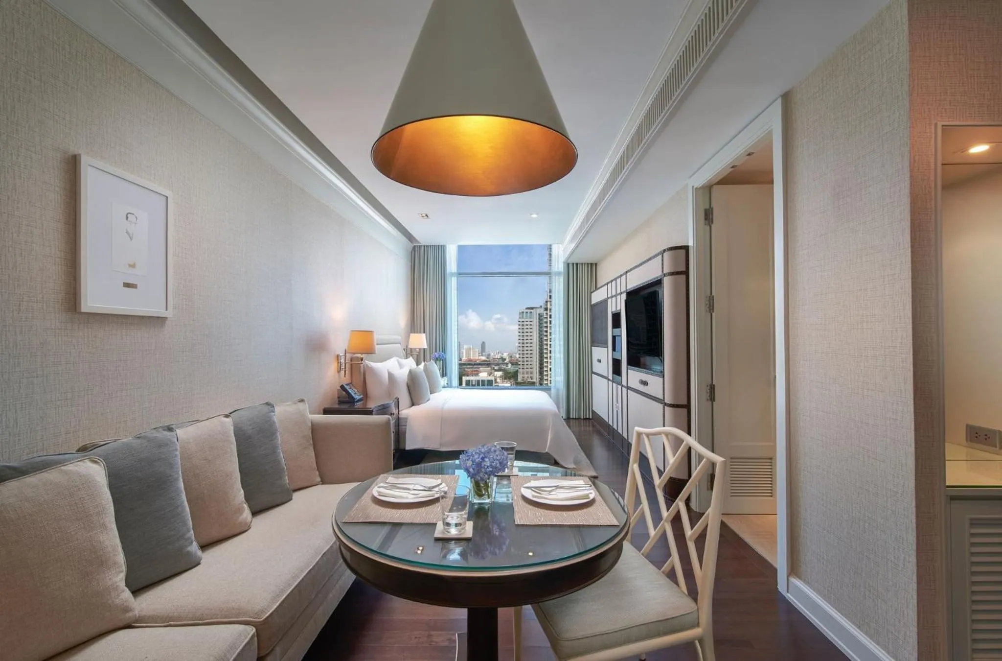 Photo of the whole room, Bed in Oriental Residence Bangkok