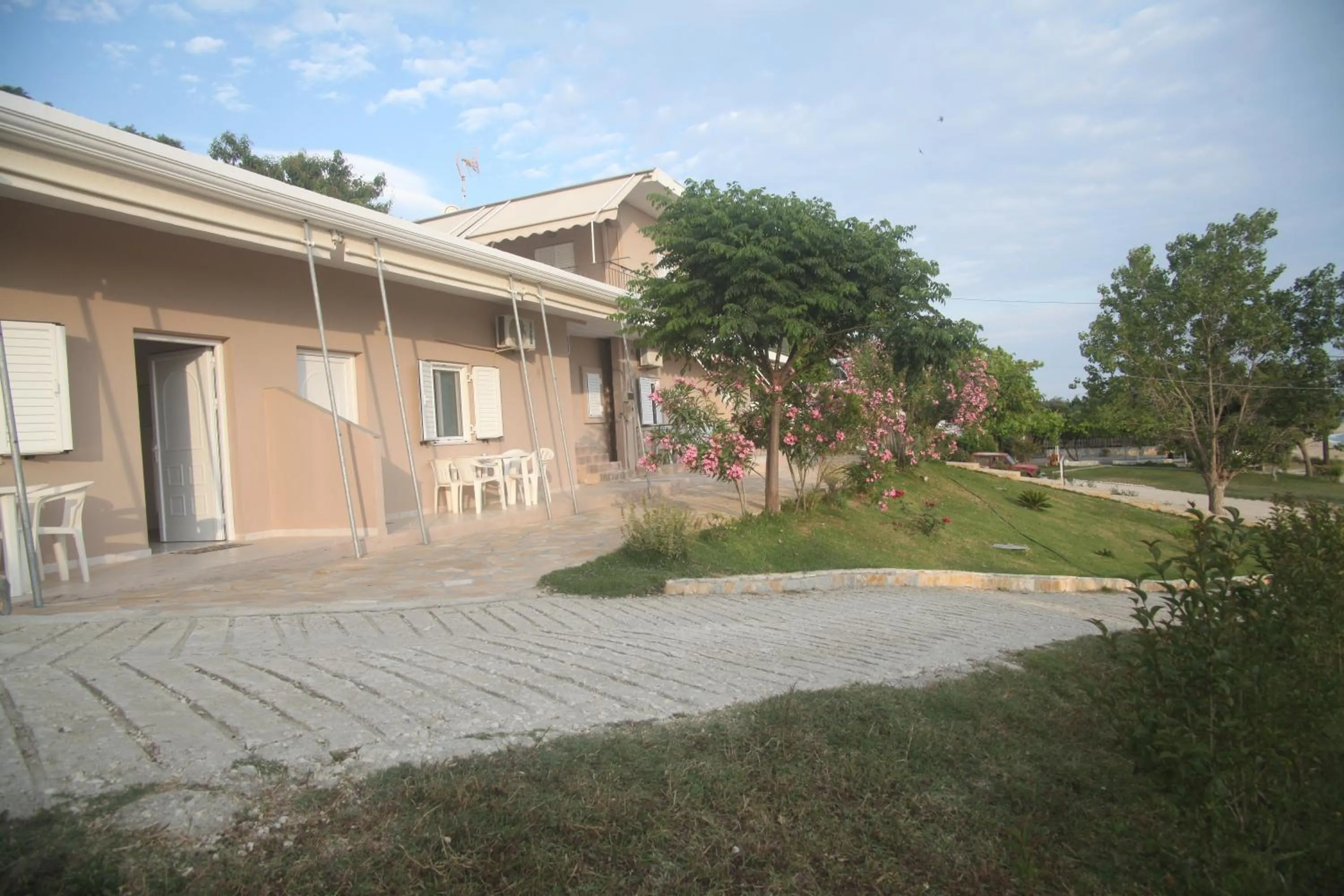 Property building in Akrothalassia