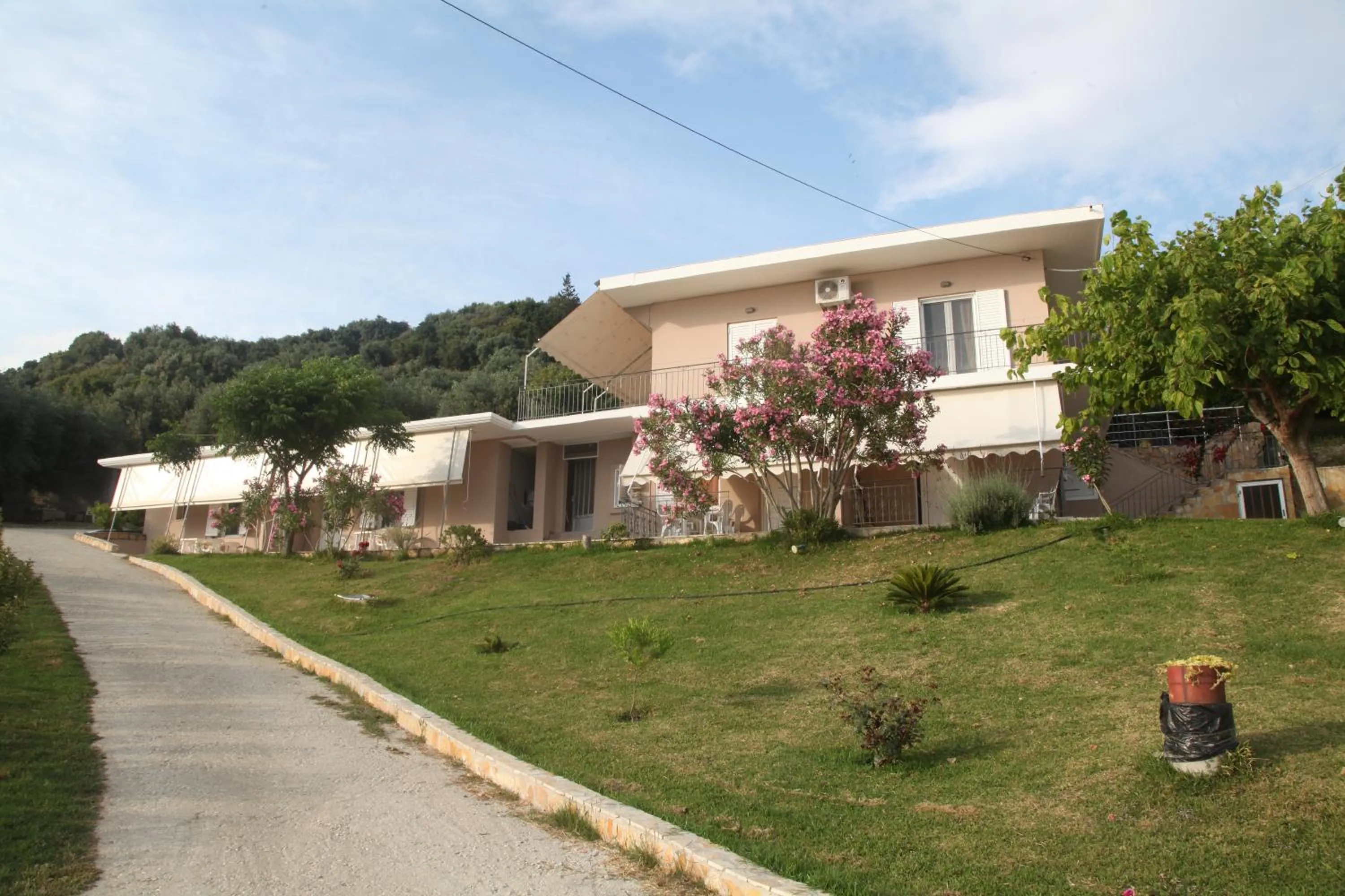 Facade/entrance in Akrothalassia