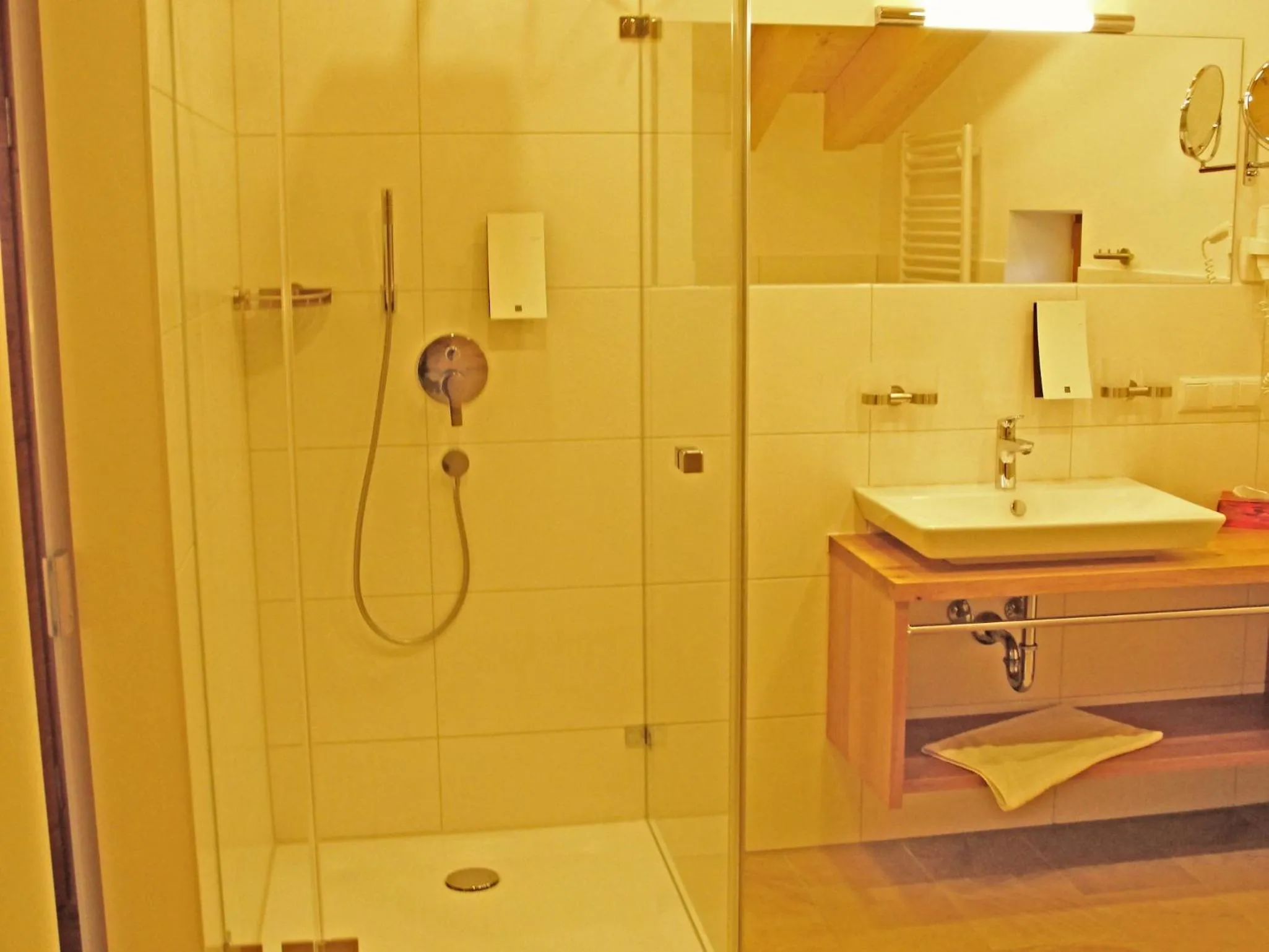 Bathroom in Mammhofer Suite & Breakfast