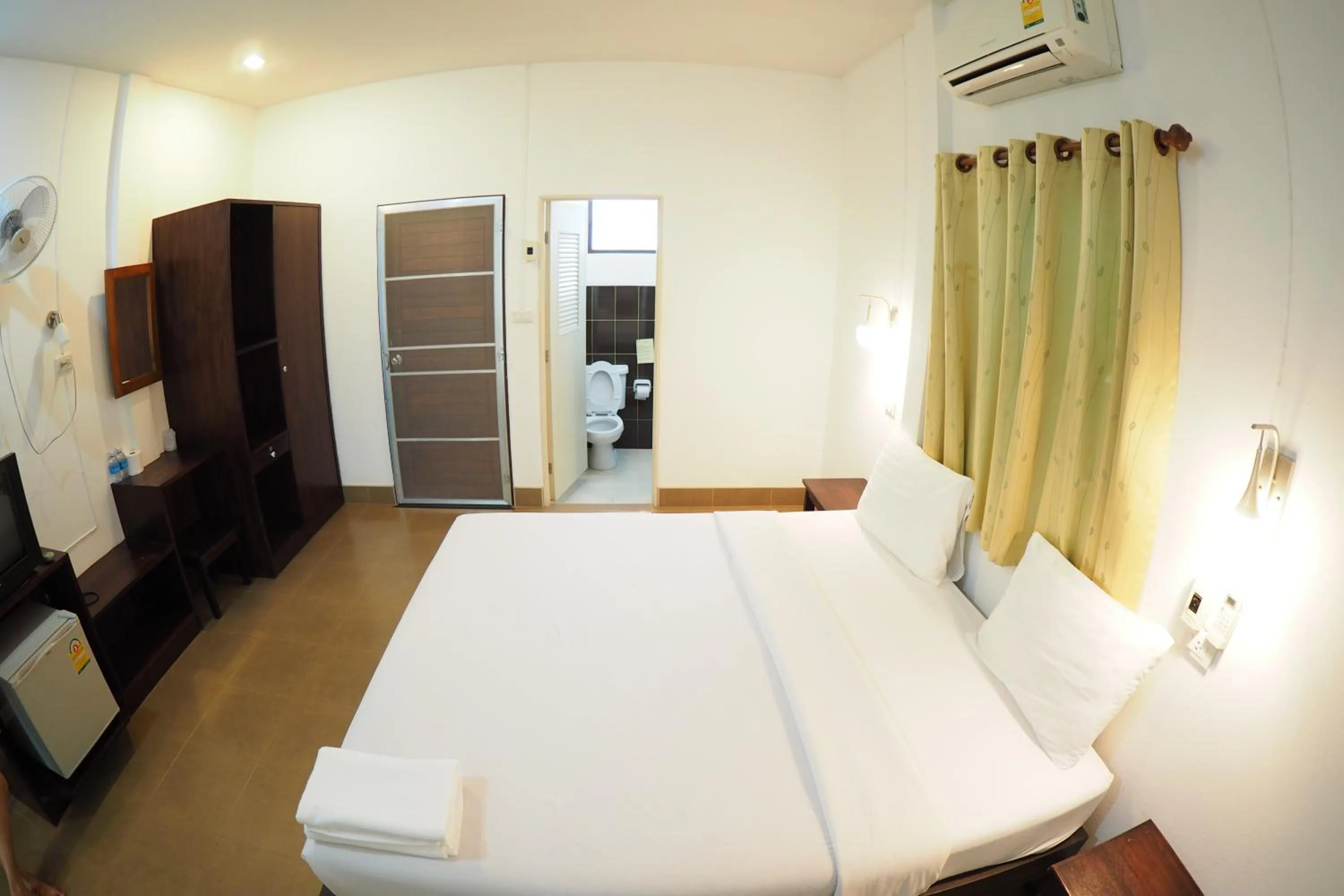 Photo of the whole room, Bed in Wandee Bed & Breakfast