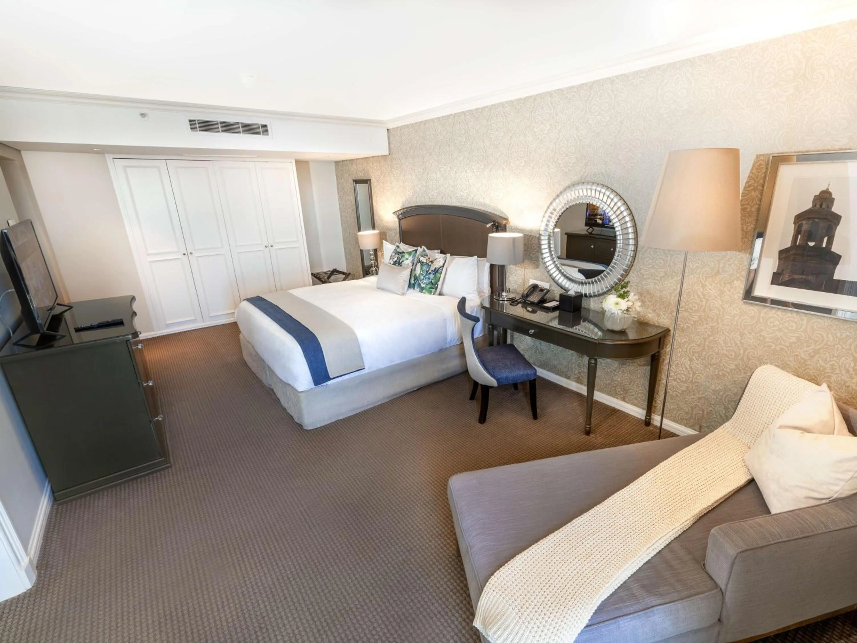 Photo of the whole room, Bed in Southern Sun The Cullinan