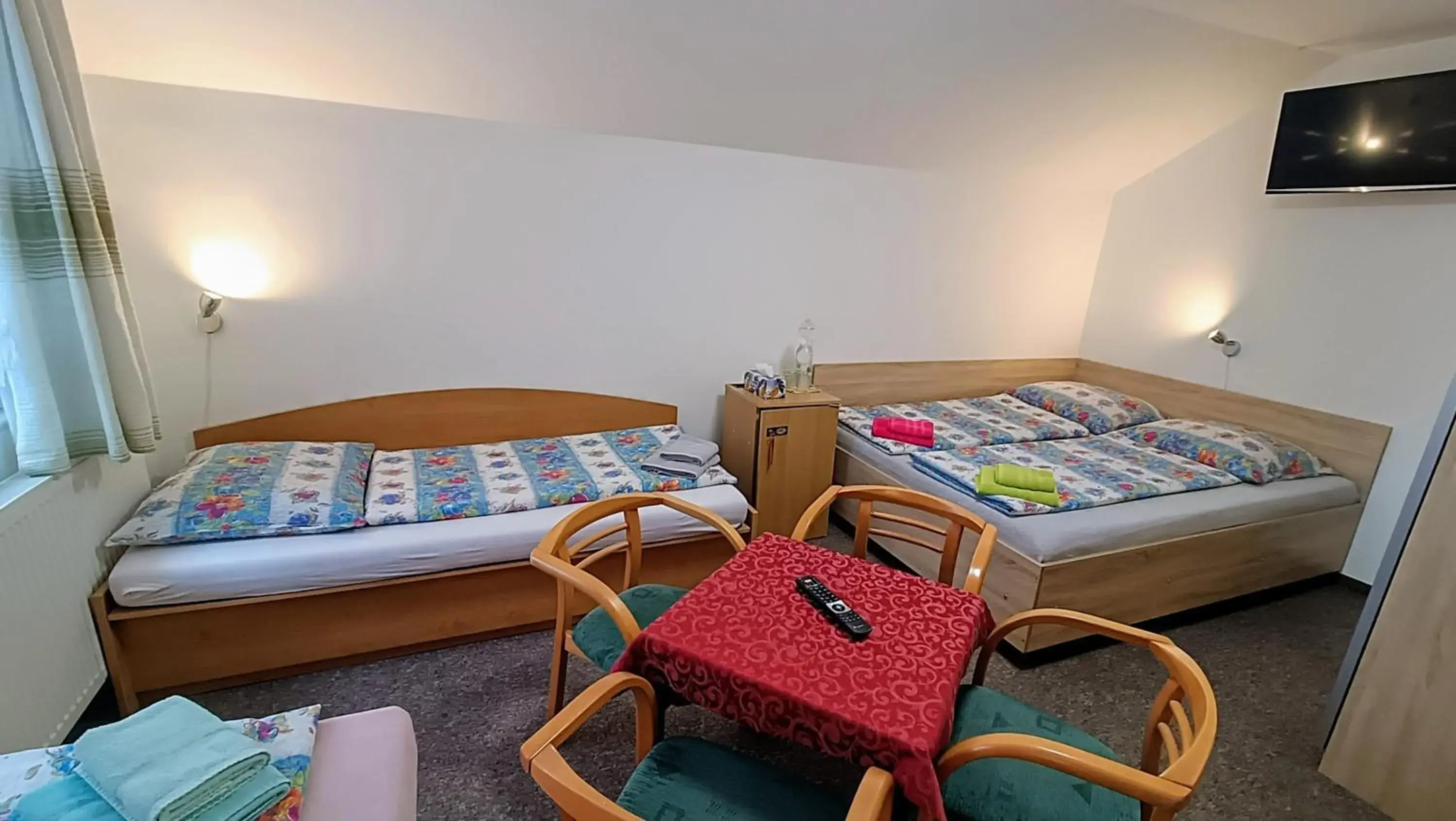 Quadruple Room - single occupancy in Pension 444 - Ski Resort Herlikovice and Bubakov Quadruple Room - single occupancy in Pension 444 - Ski Resort Herlikovice and Bubakov