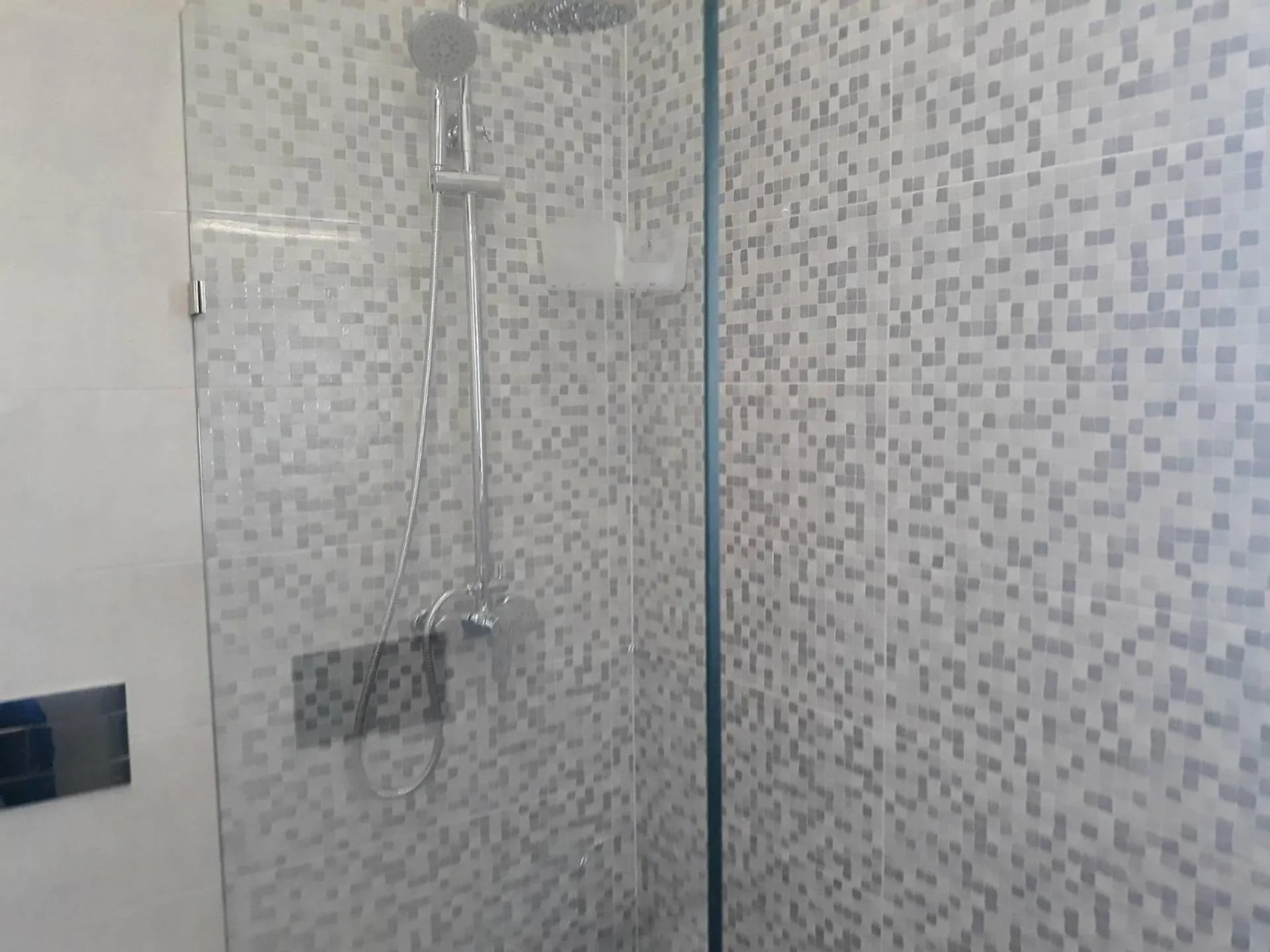 Shower in Pousada Tires Guest House