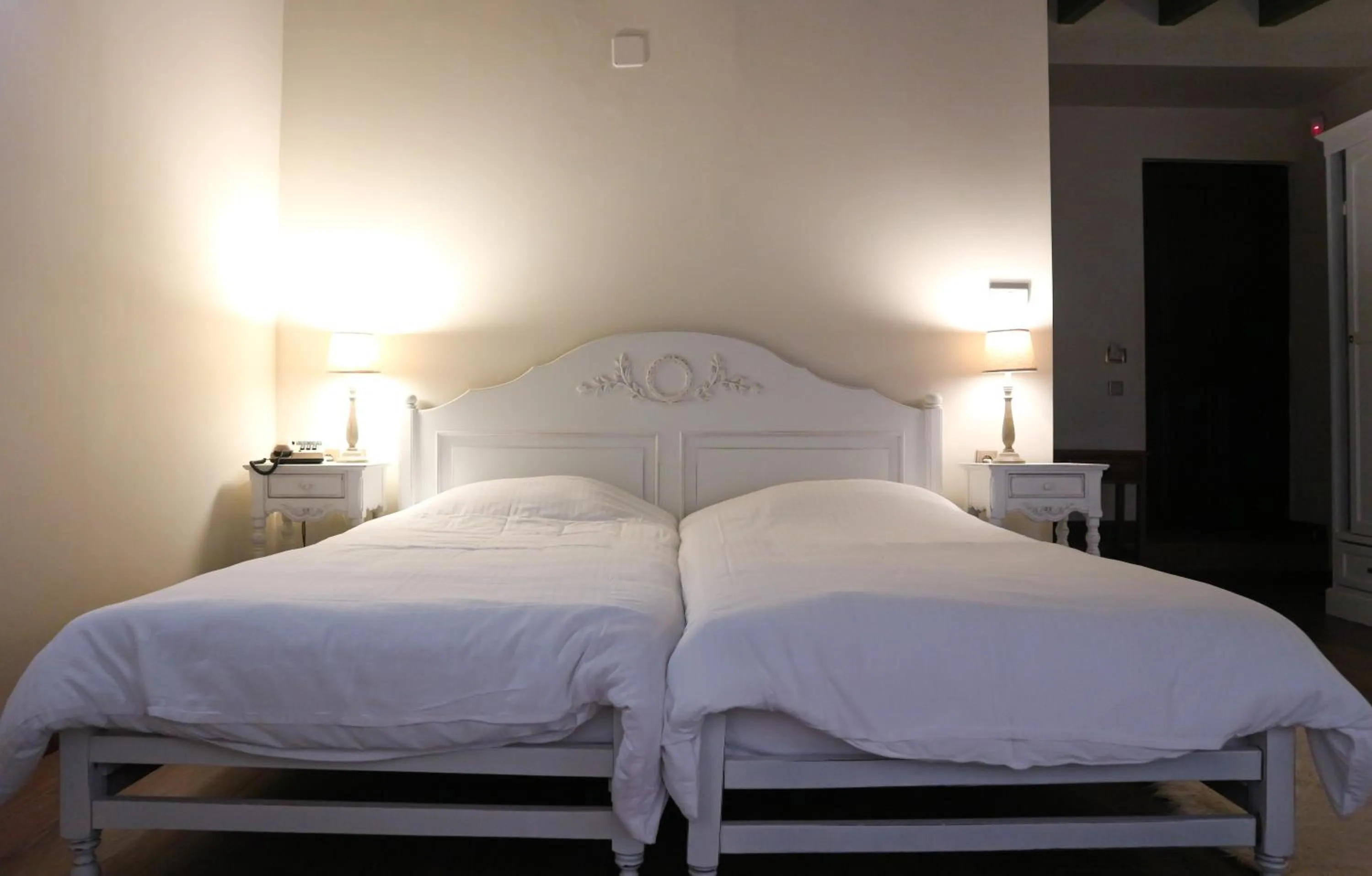 Bed in Manthos Mountain Resort & Spa