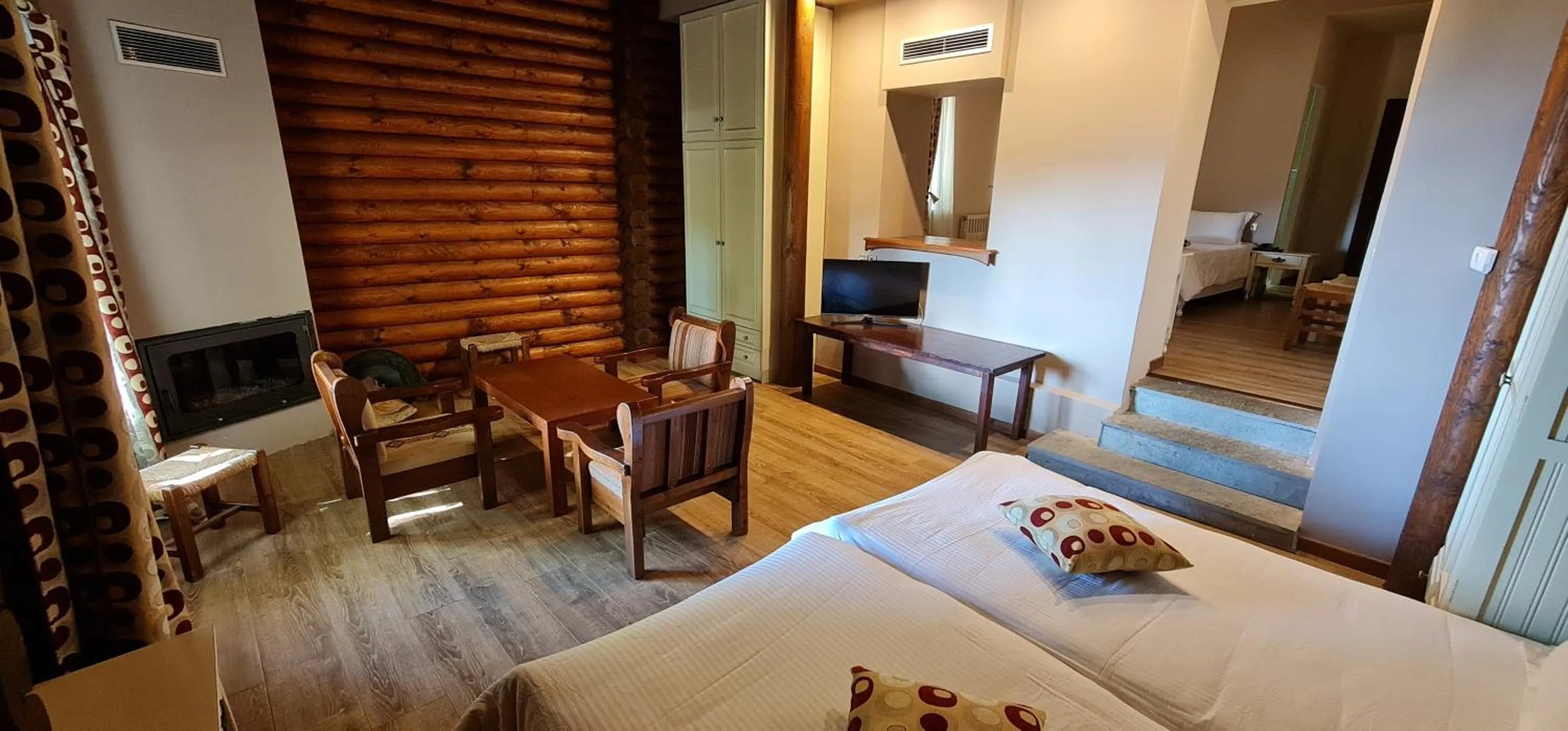 Living room, Bed in Manthos Mountain Resort & Spa