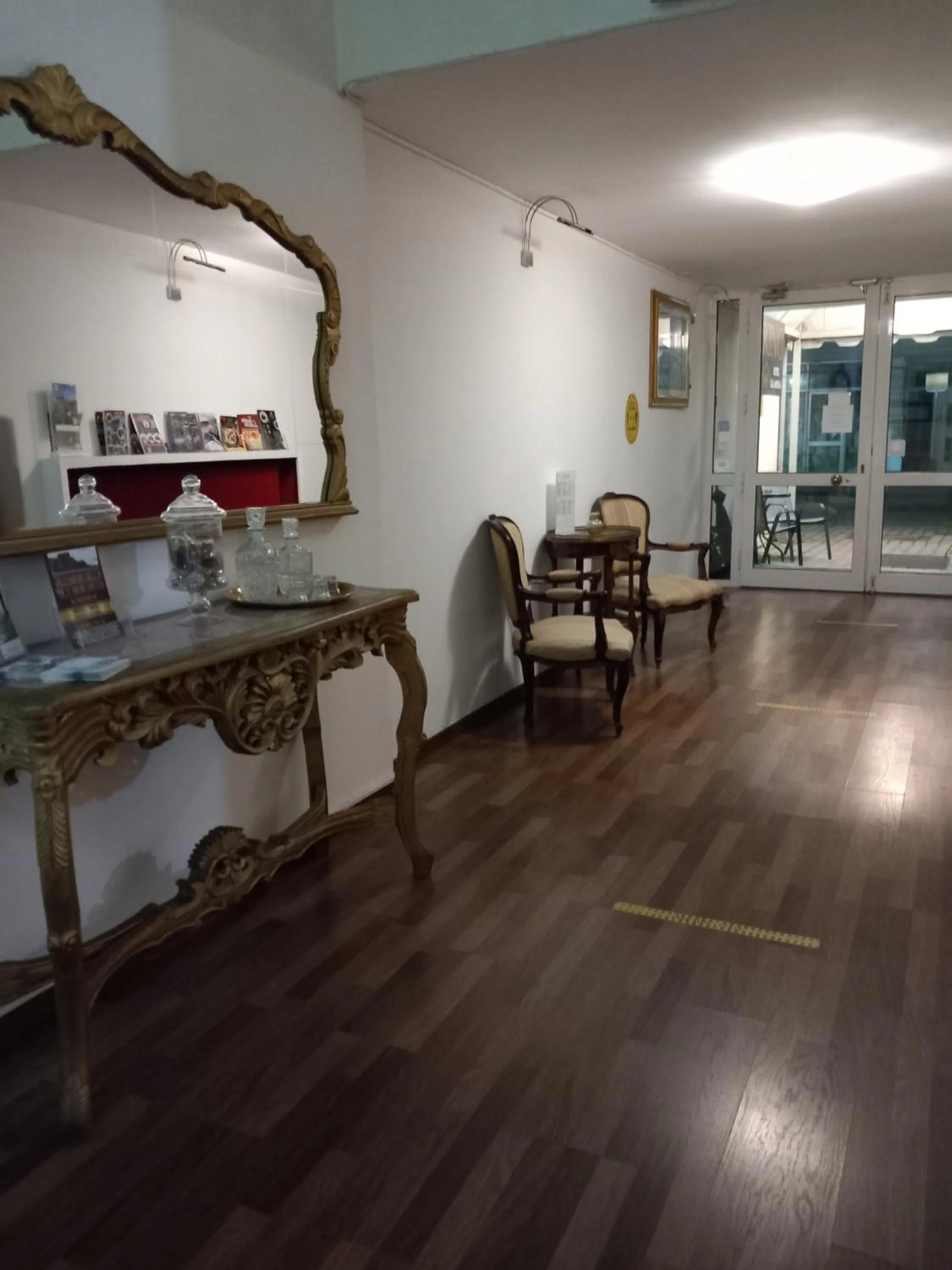 Facade/entrance in Hotel King