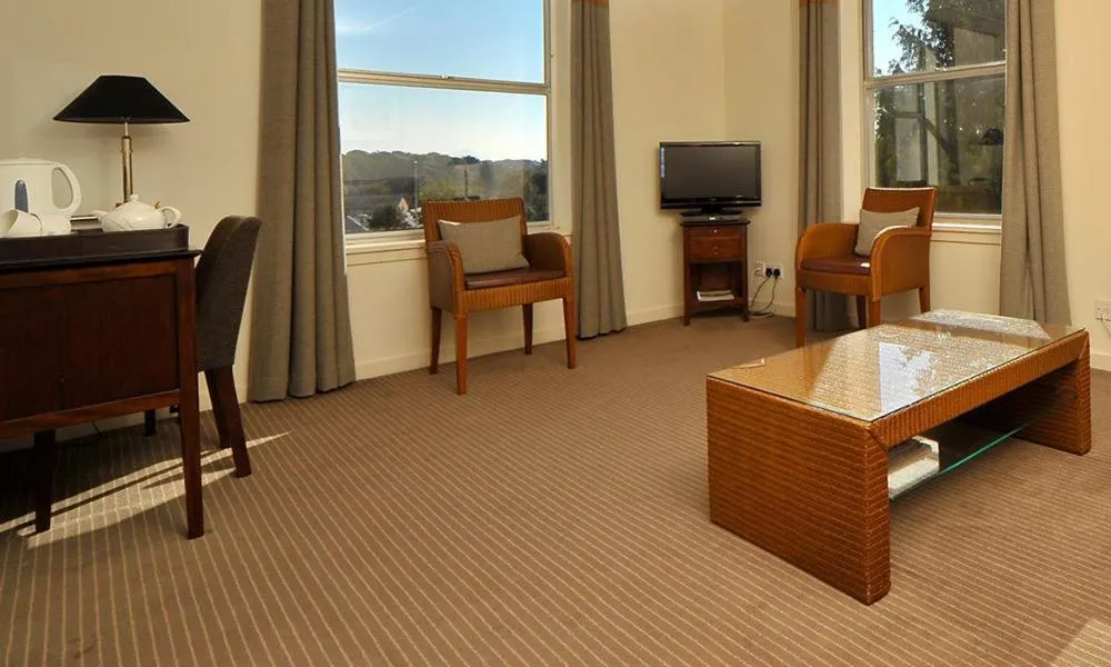 TV and multimedia in Eight Acres Hotel