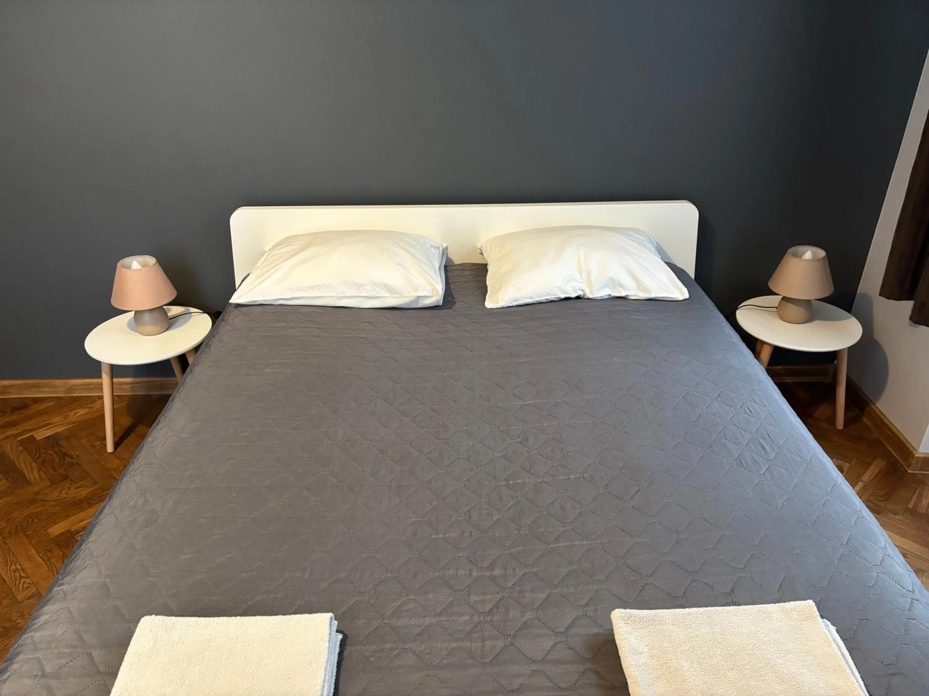 Bedroom, Bed in Red Kurka Apartments