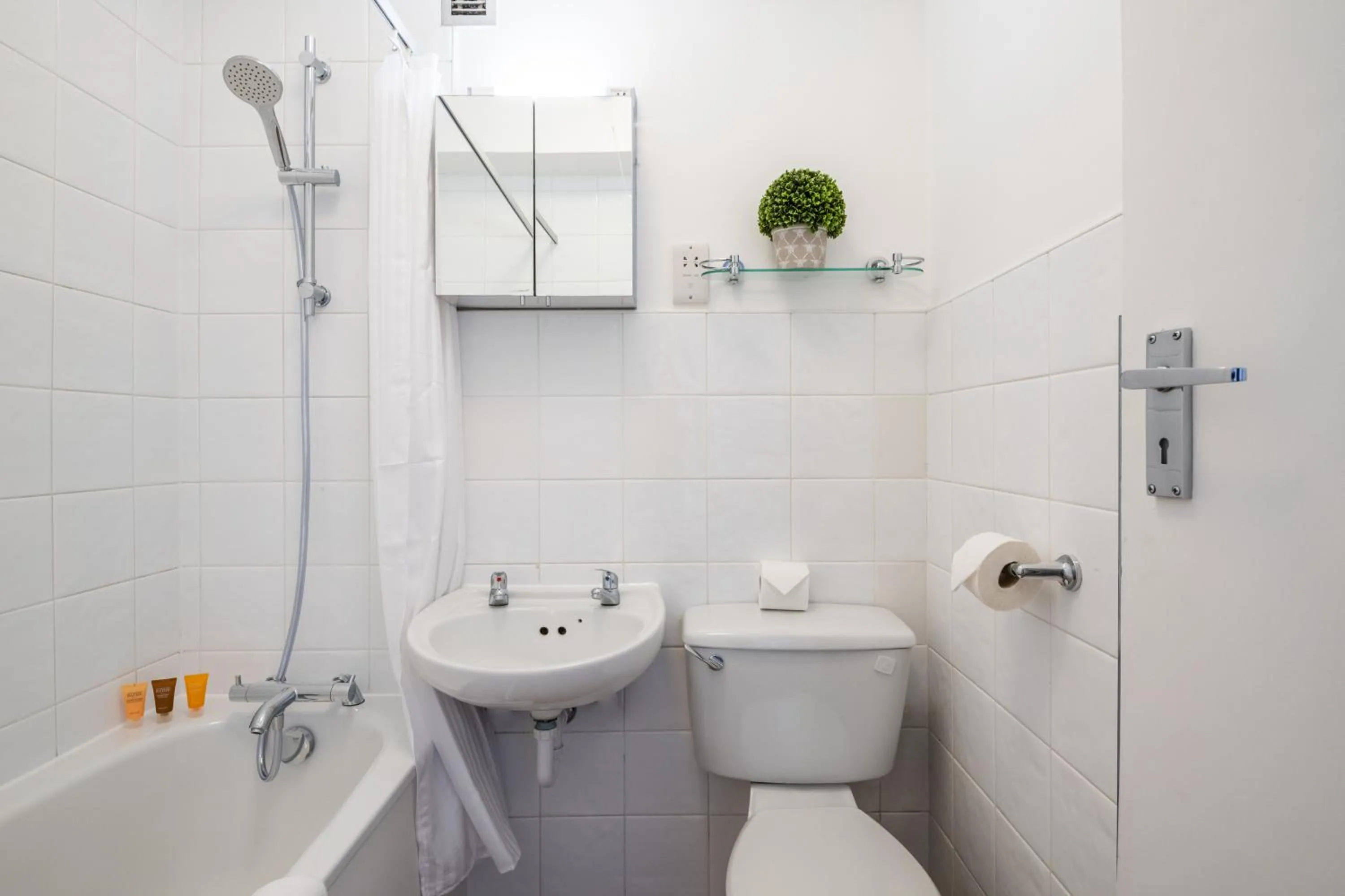 Dolphin House Serviced Apartments