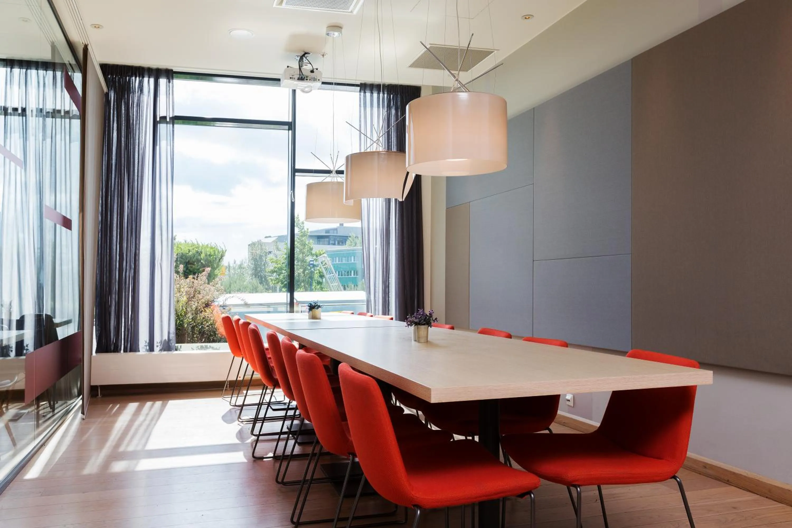 Restaurant/places to eat in Quality Hotel Expo