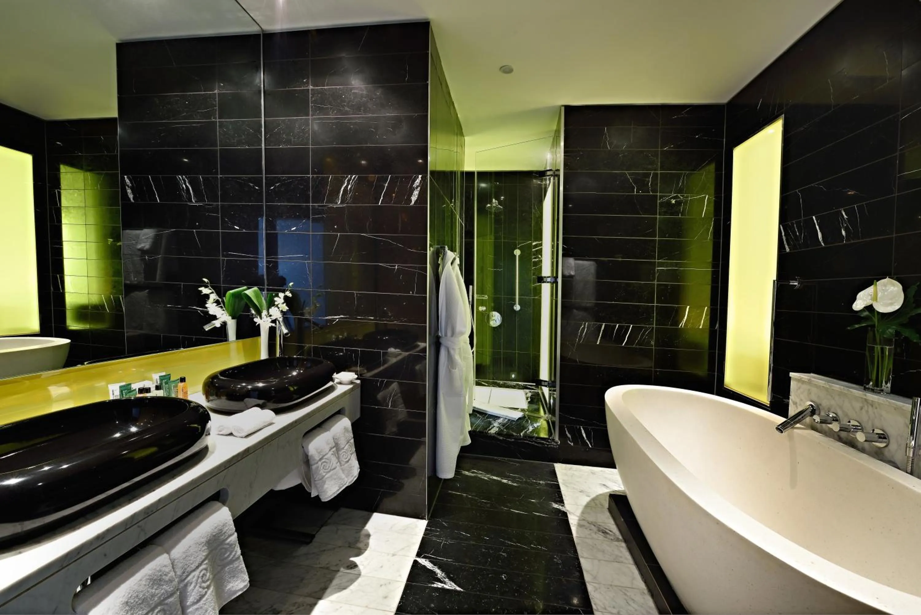 Bathroom in The Manchester Deansgate Hotel, by IHG