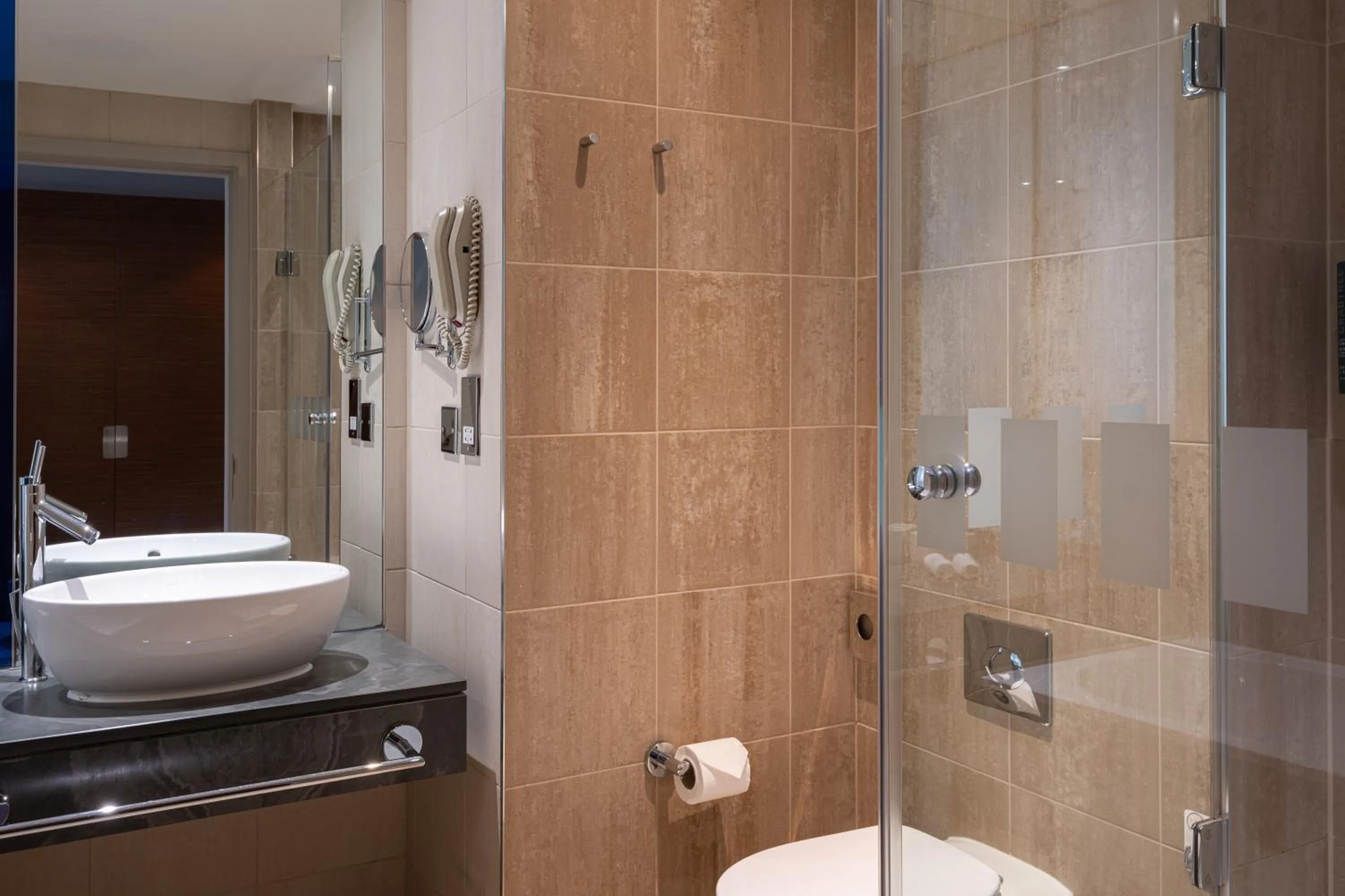 Bathroom in The Manchester Deansgate Hotel, by IHG