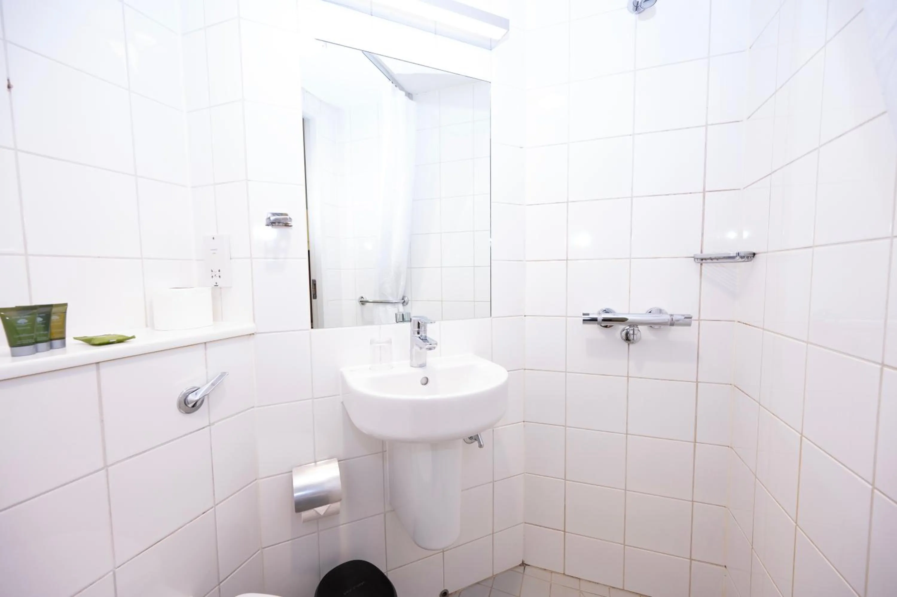 Bathroom in Tyler Court, University of Kent