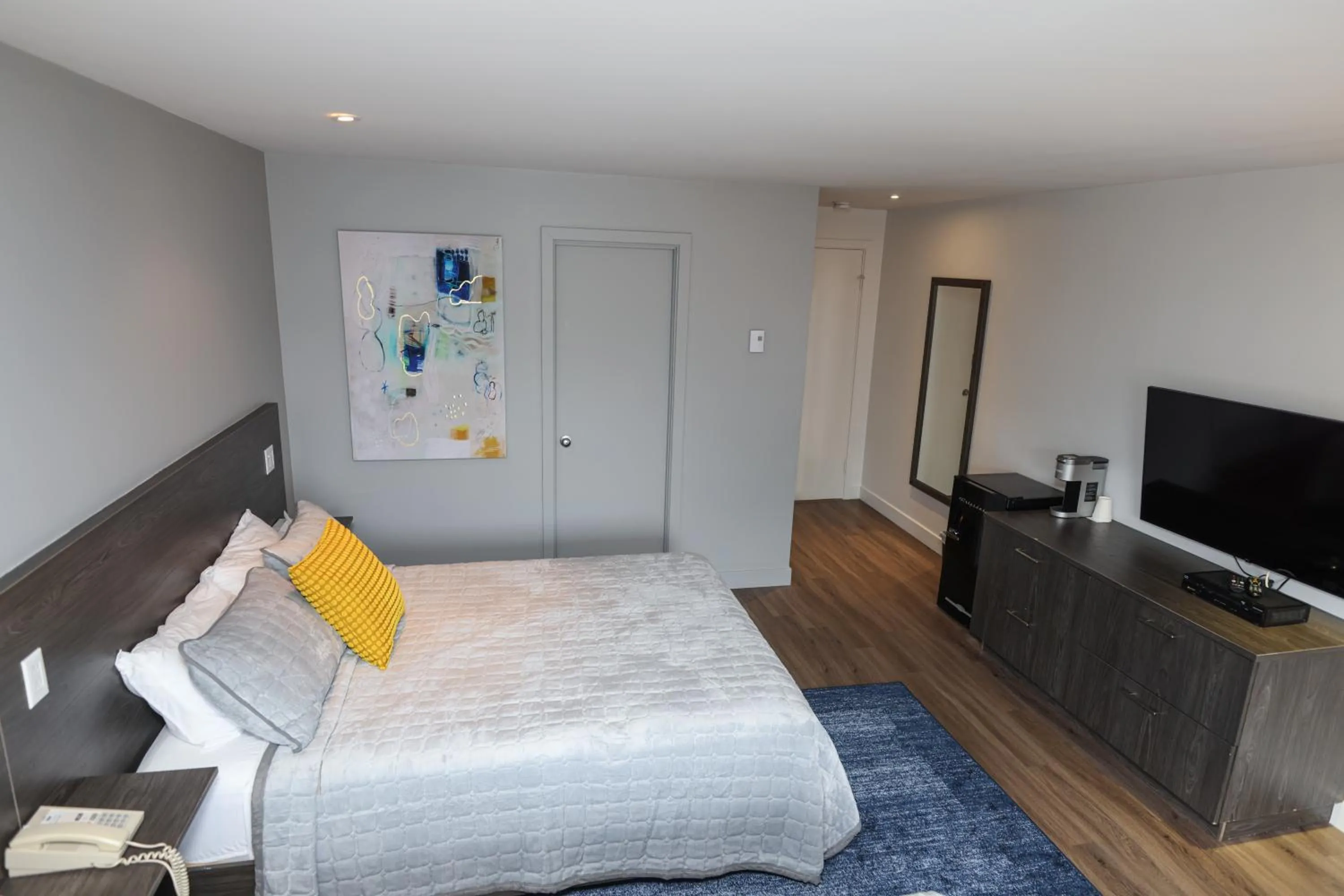 Bed in Le Fabreville Motel & Suites