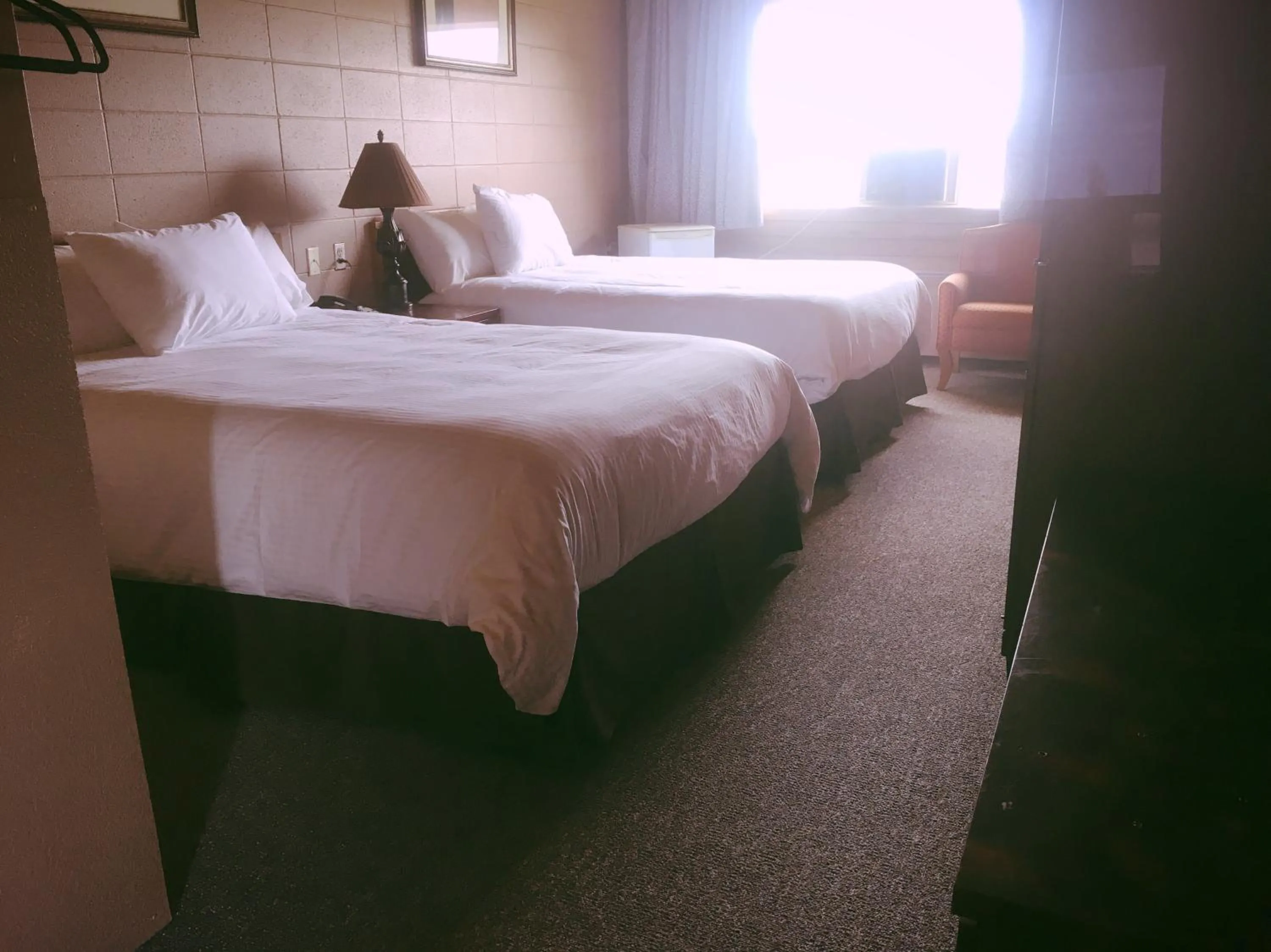 Guests, Bed in Vegreville Garden Inn