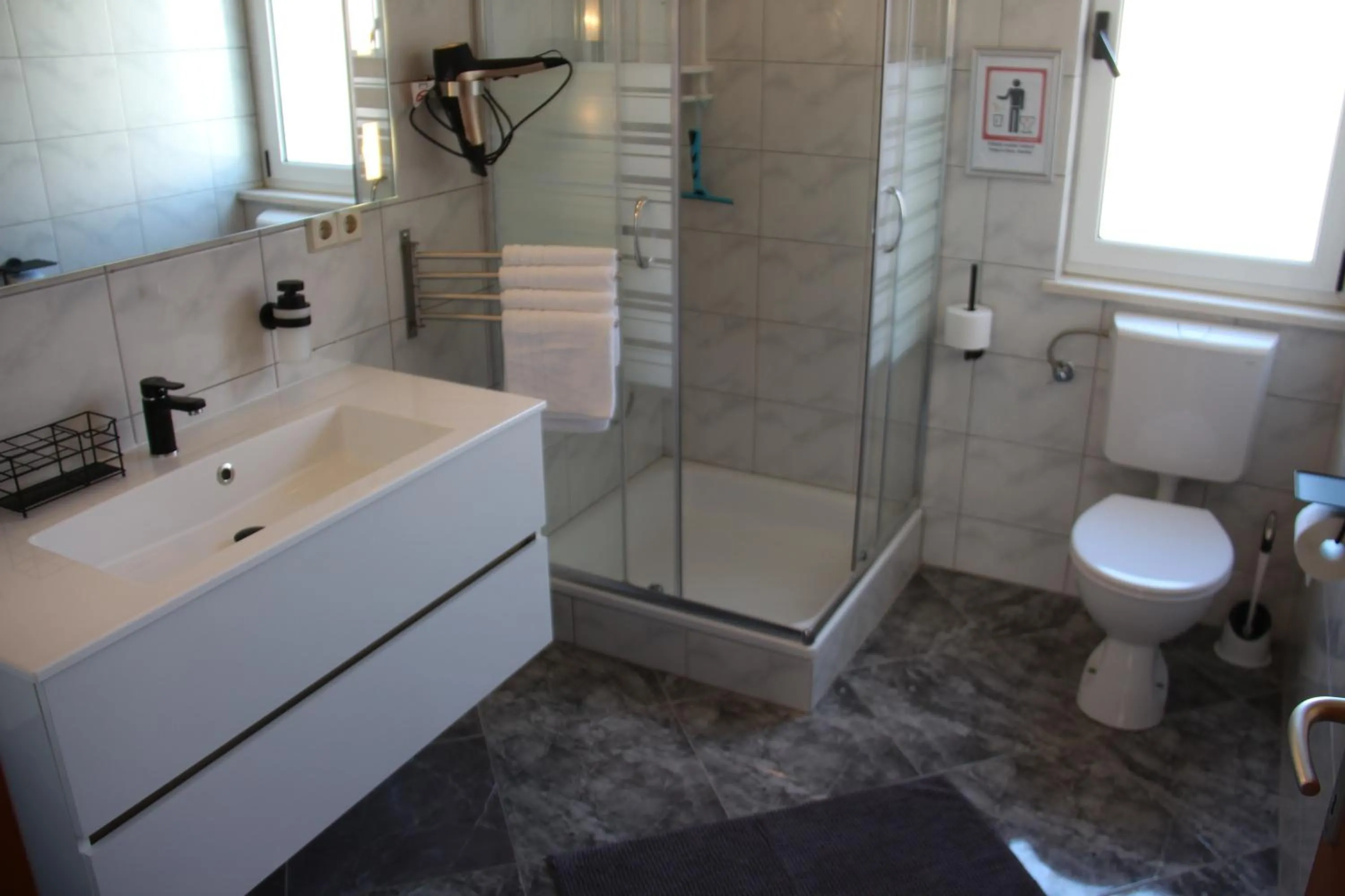 Bathroom in Direkt am Meer-Apartments Puntaplanka