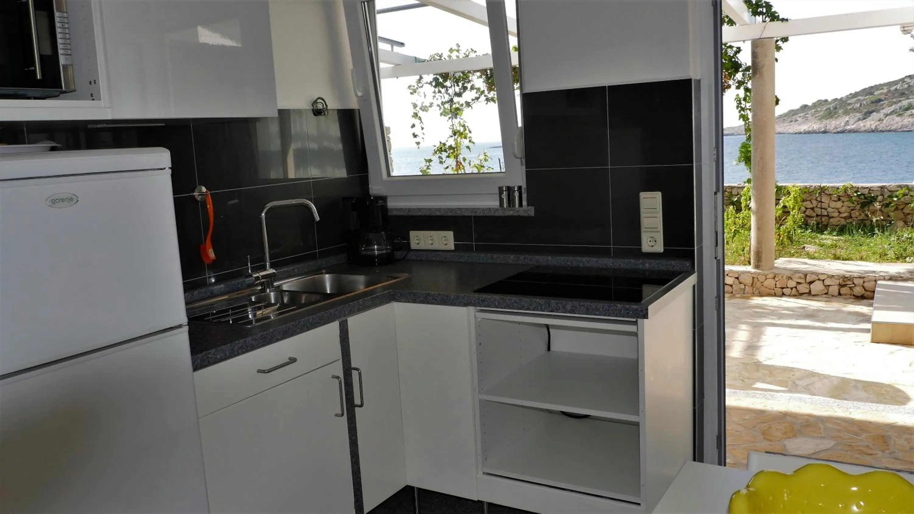 kitchen in Direkt am Meer-Apartments Puntaplanka