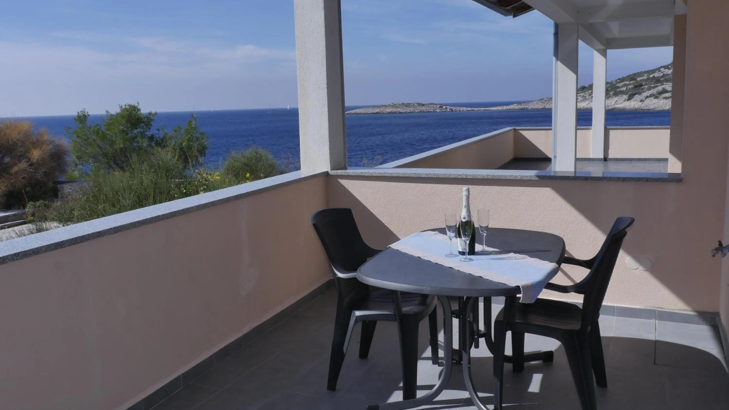Sea view in Direkt am Meer-Apartments Puntaplanka