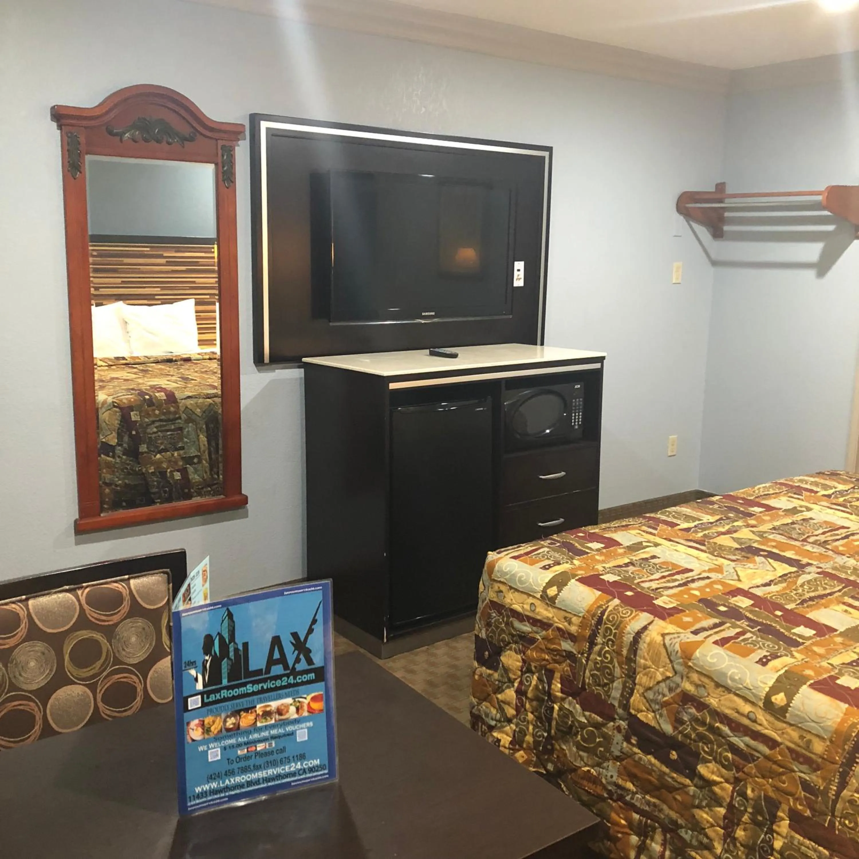 TV and multimedia, Bed in La Mirage Inn LAX Airport