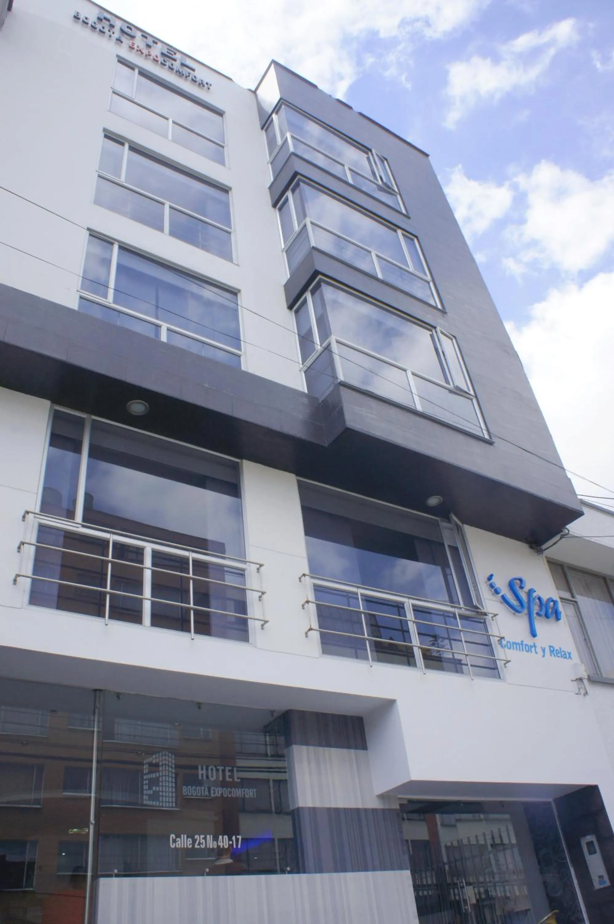 Facade/entrance in Hotel Bogota Expocomfort - Embajada Americana