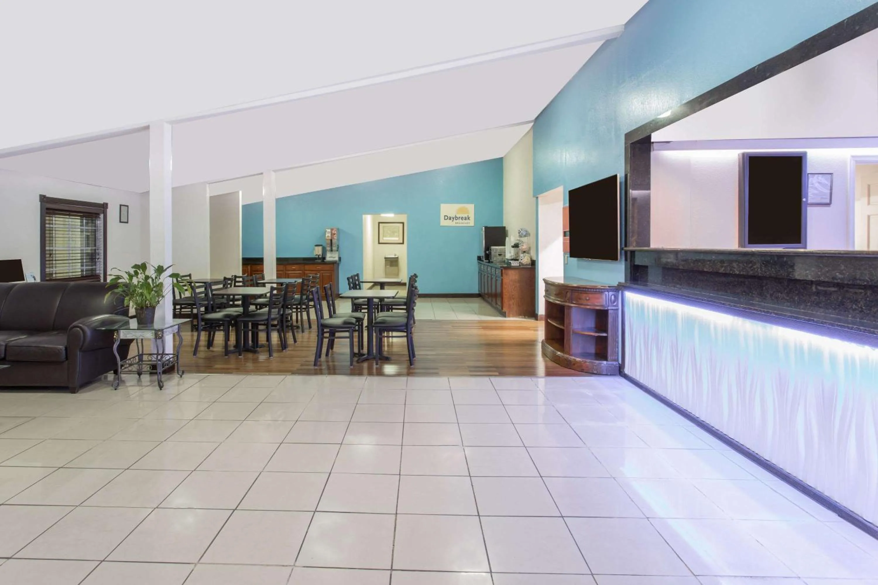 Restaurant/places to eat in Days Inn by Wyndham Virginia Beach Town Center