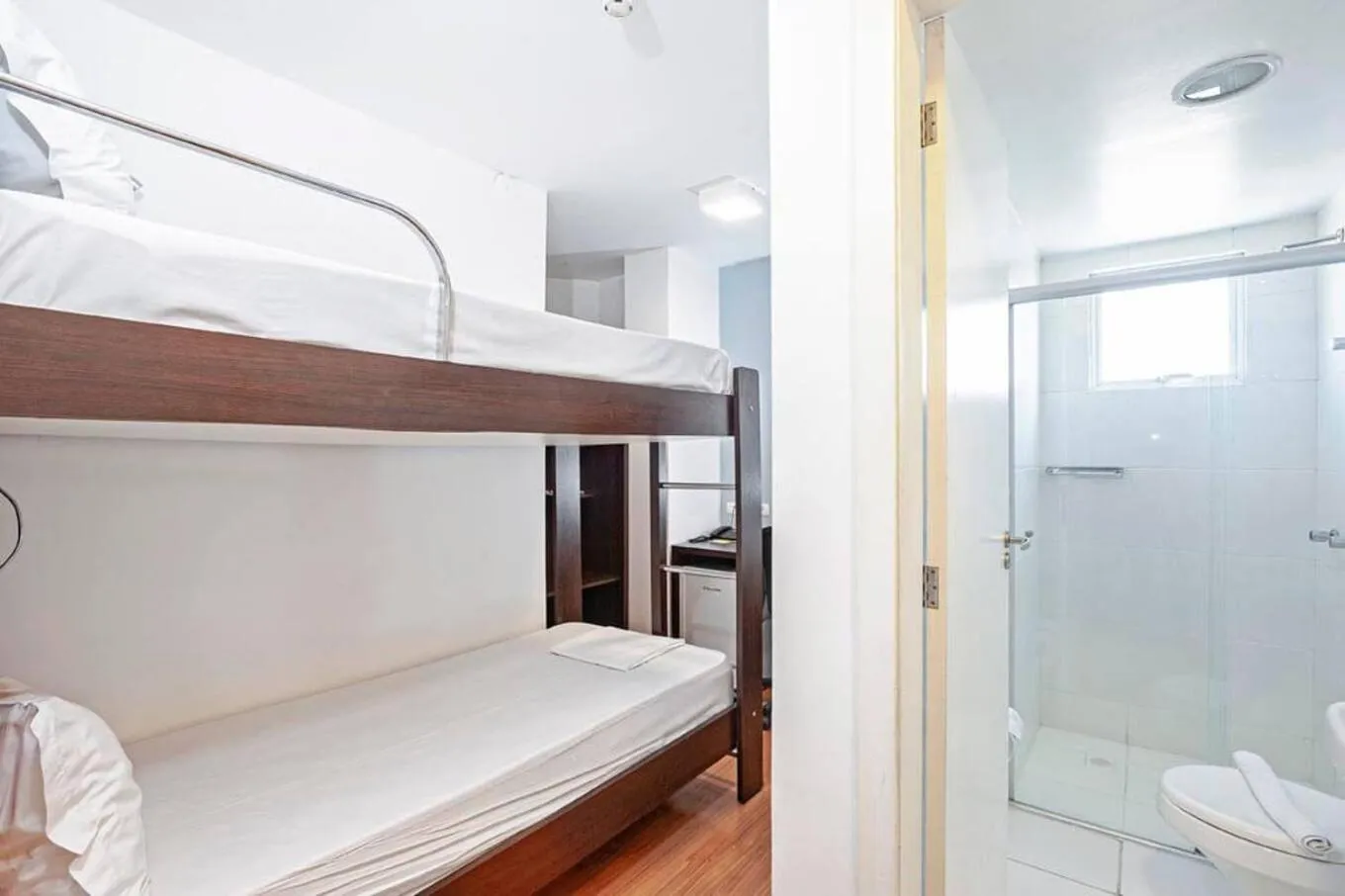 Photo of the whole room, Bed in Camboriu Express