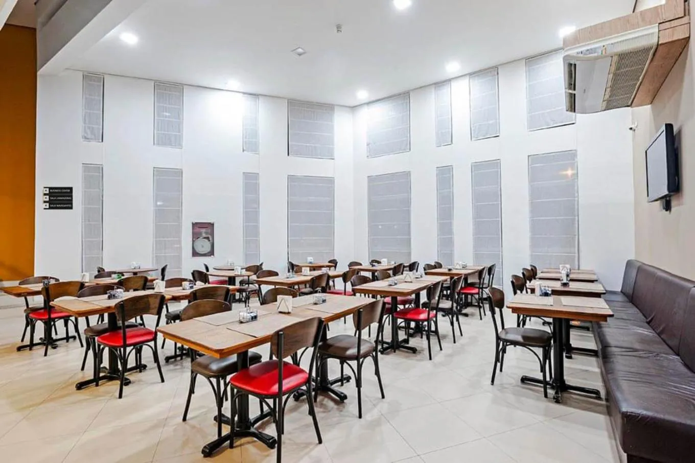 Buffet breakfast in Camboriu Express