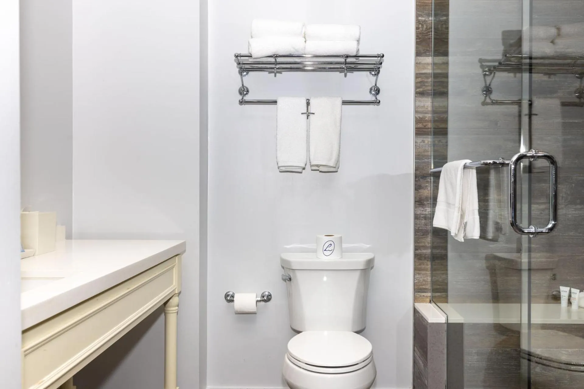 Shower in Lakehouse Resort