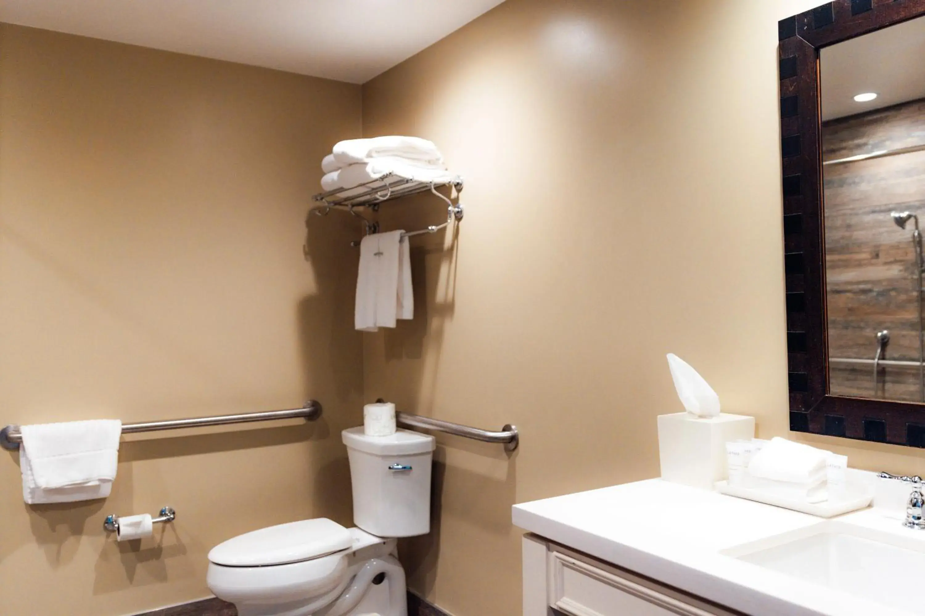 Bathroom in Lakehouse Resort Bathroom in Lakehouse Resort