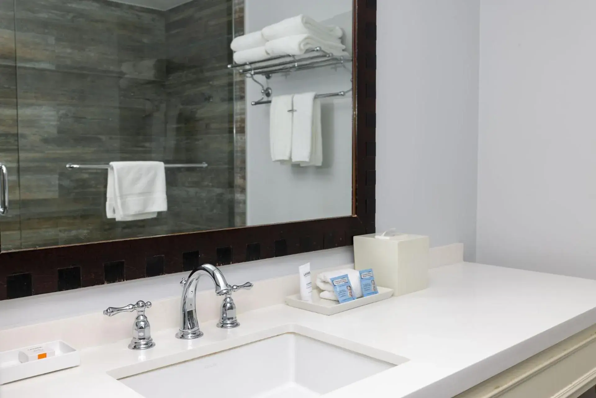 Bathroom in Lakehouse Resort Bathroom in Lakehouse Resort