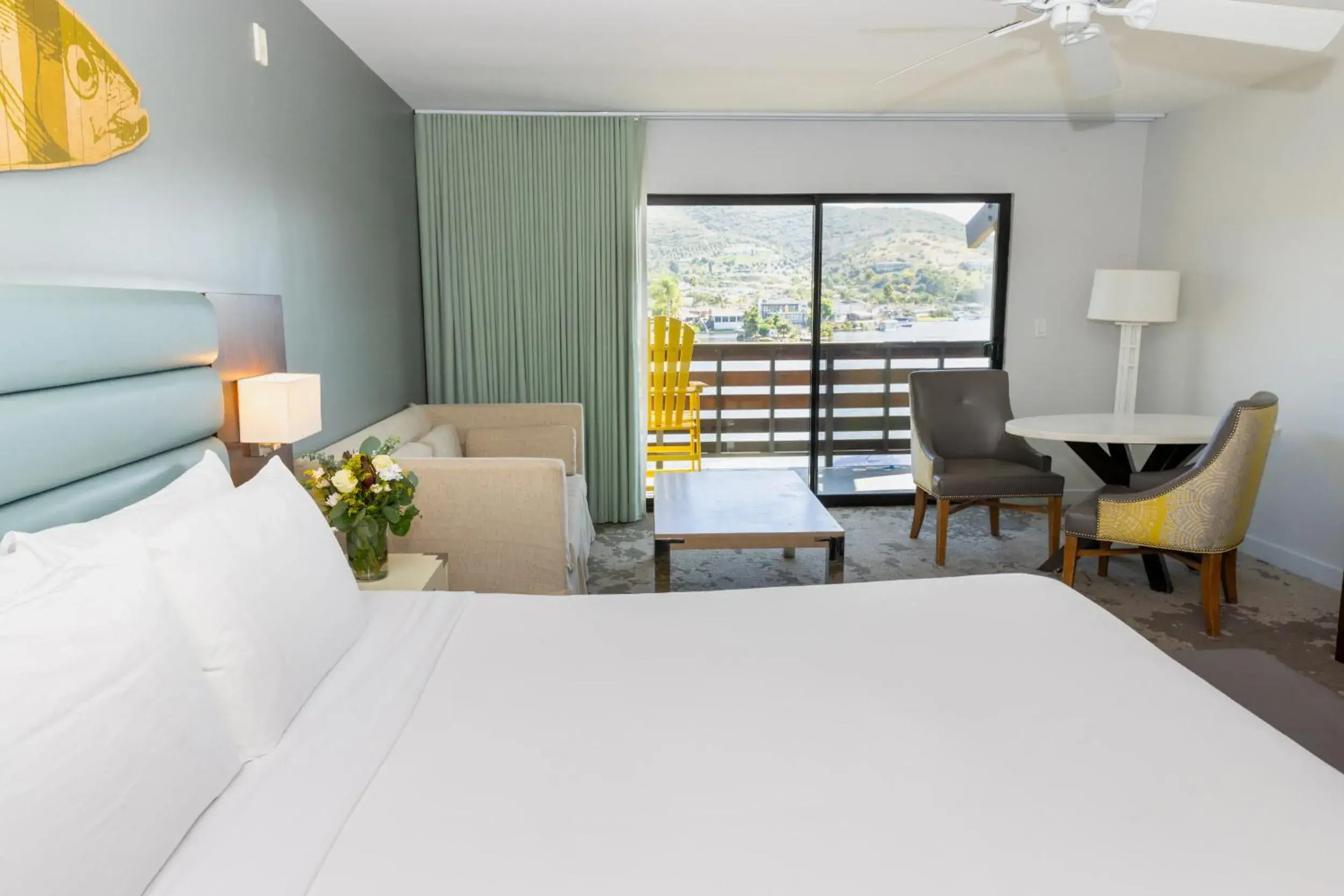 Bed in Lakehouse Resort Bed in Lakehouse Resort