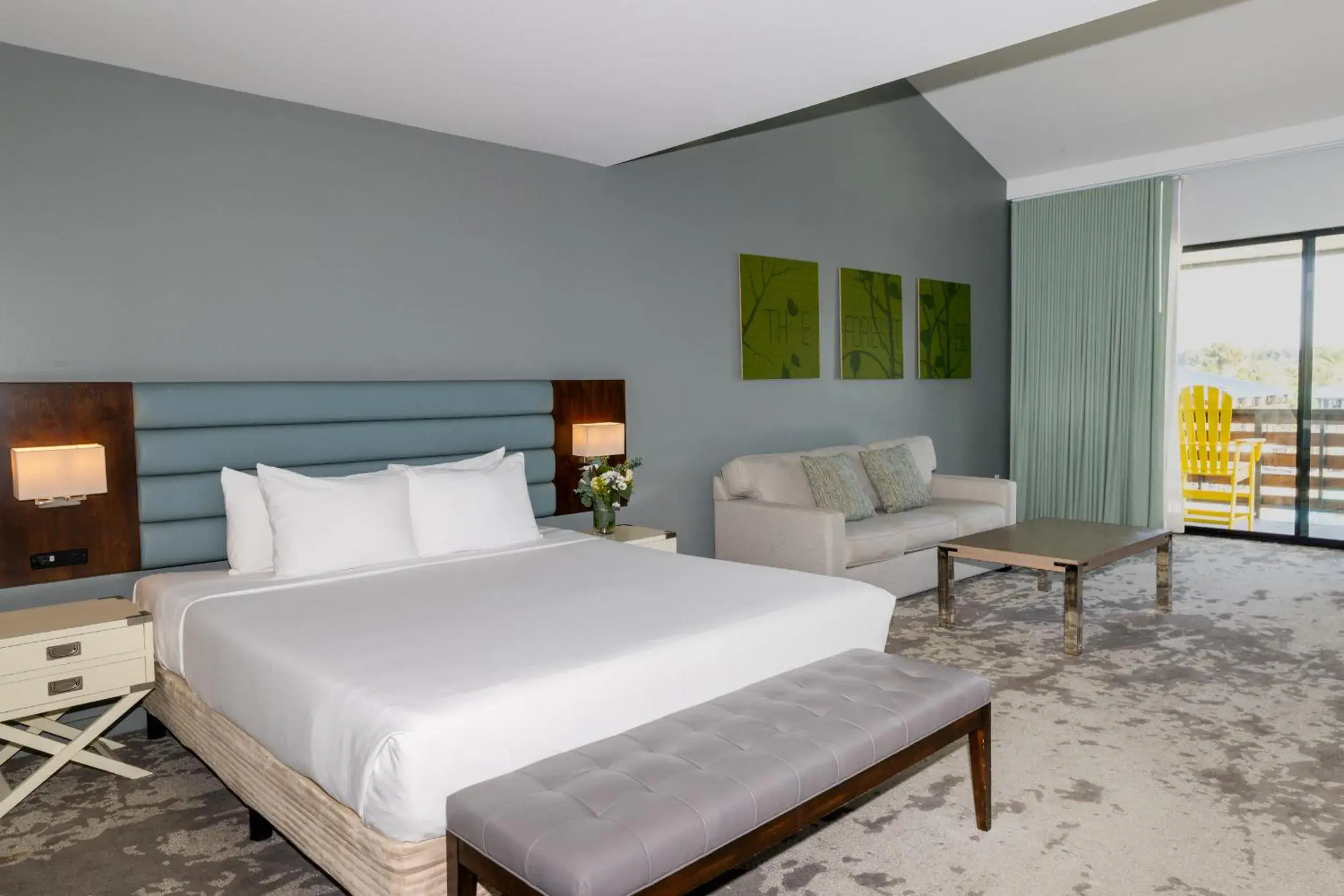 Bed in Lakehouse Resort Bed in Lakehouse Resort