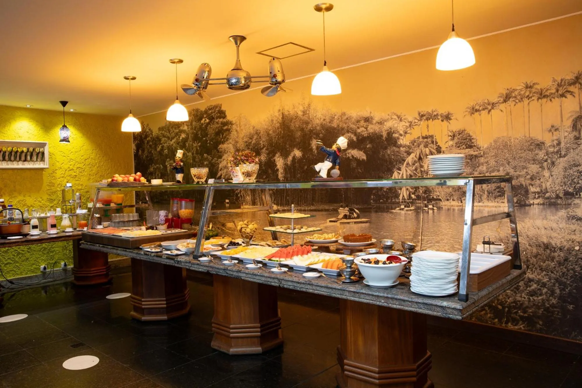 Food and drinks in Ritz Plaza Hotel