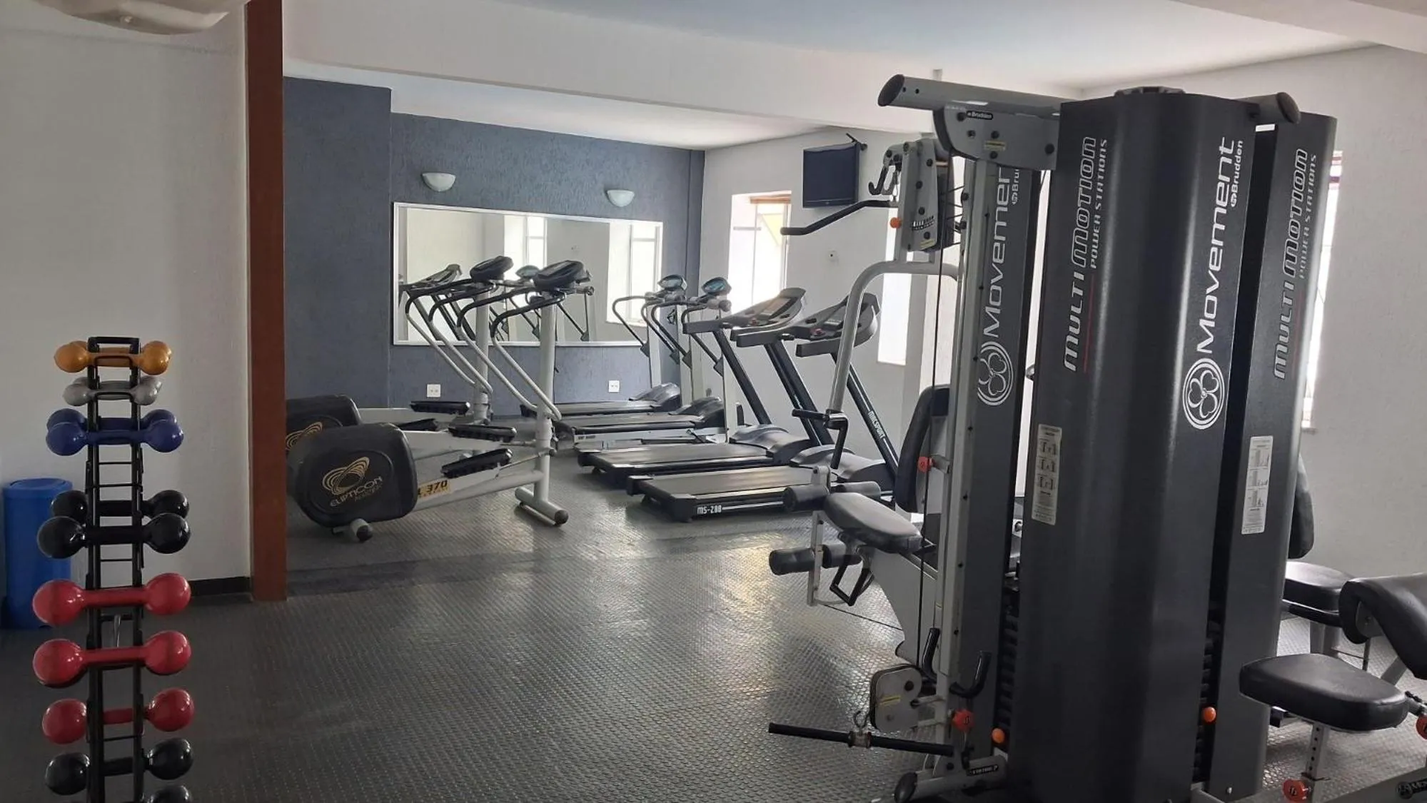 Fitness centre/facilities in Ritz Plaza Hotel