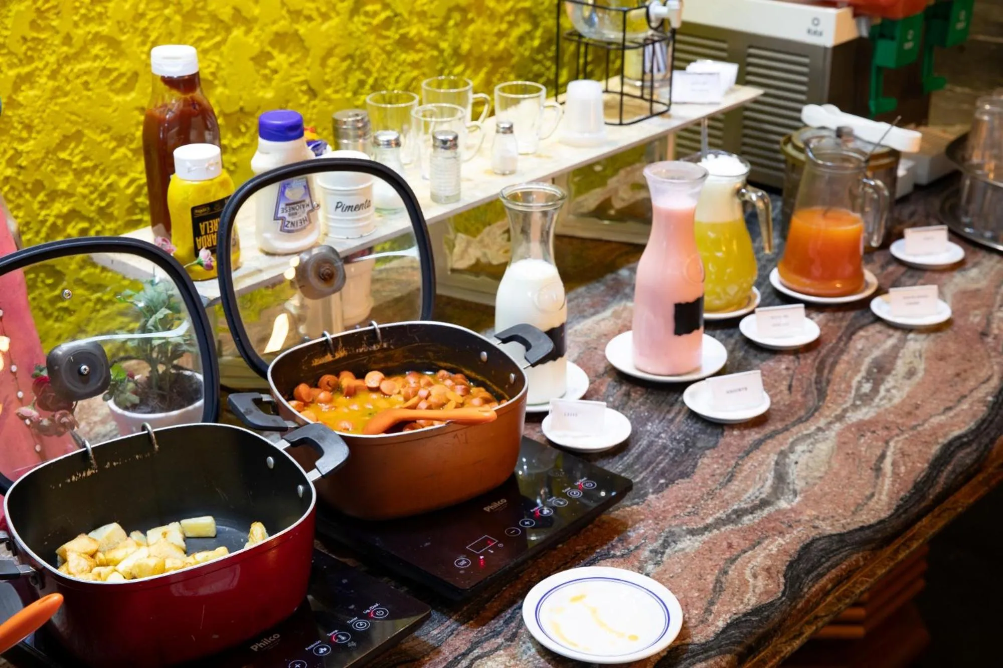 Food and drinks in Ritz Plaza Hotel