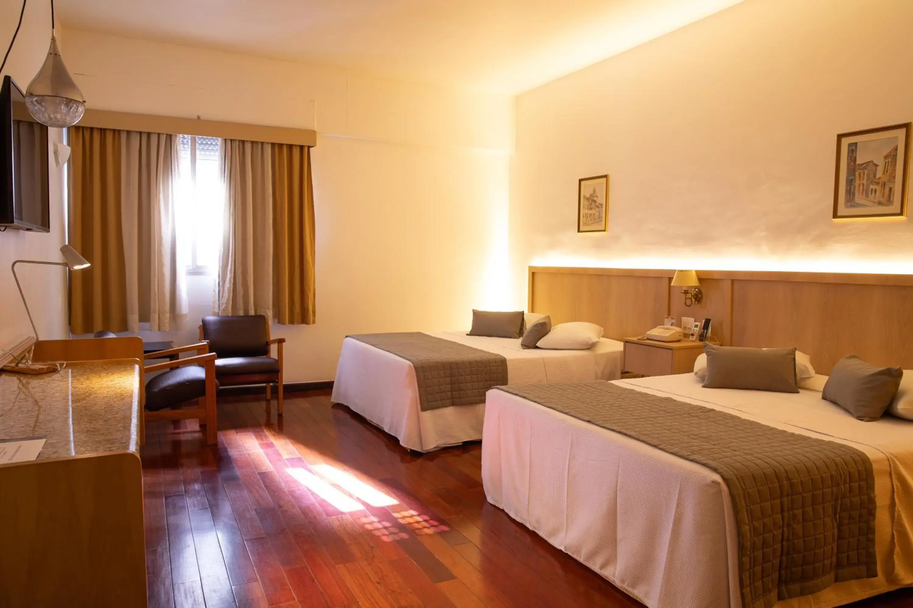 Deluxe Queen Room with Two Queen Beds in Ritz Plaza Hotel Deluxe Queen Room with Two Queen Beds in Ritz Plaza Hotel