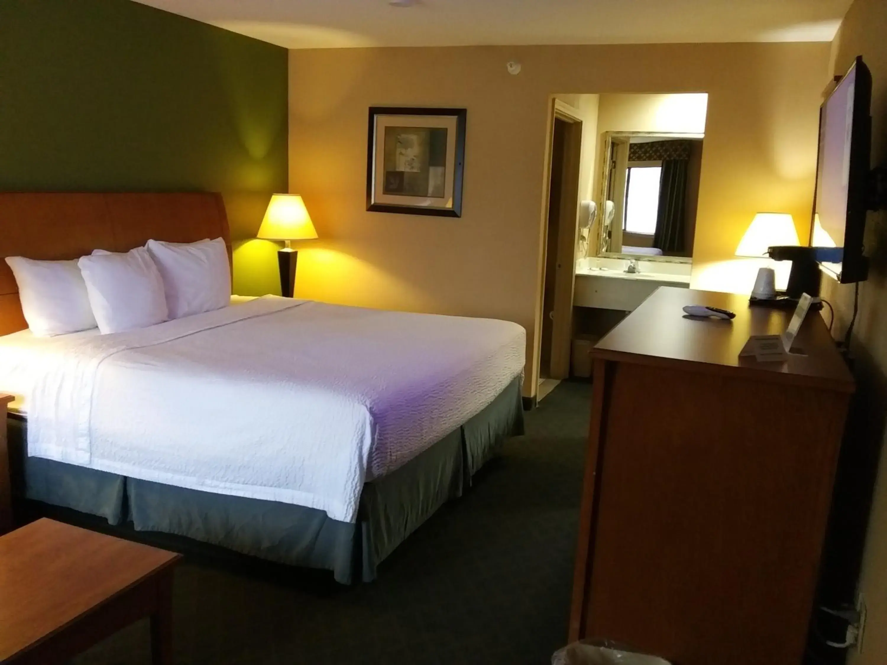 Bed in Hotel Blue Fairfield TX Bed in Hotel Blue Fairfield TX