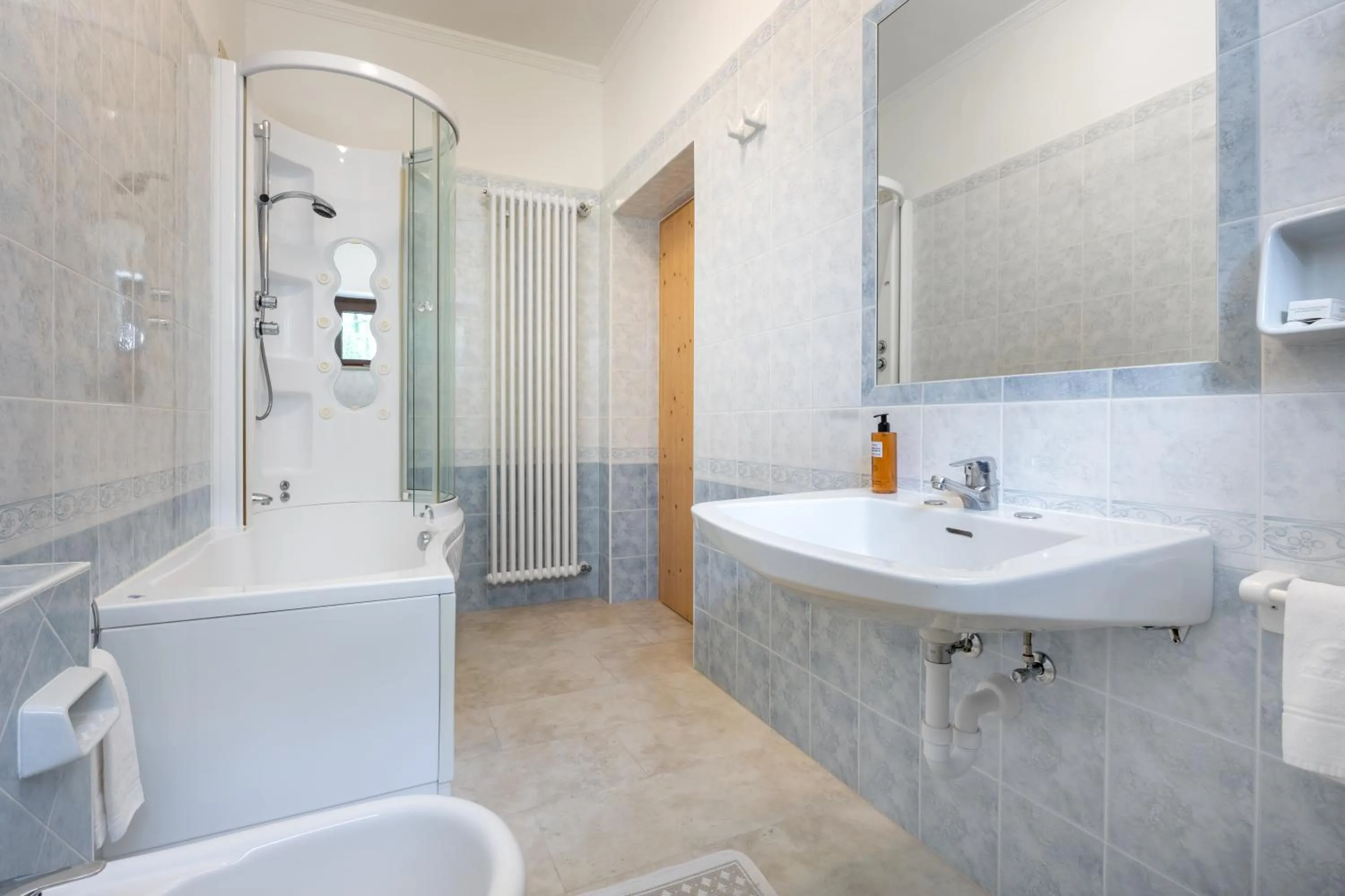 Bathroom in Hotel Vioz