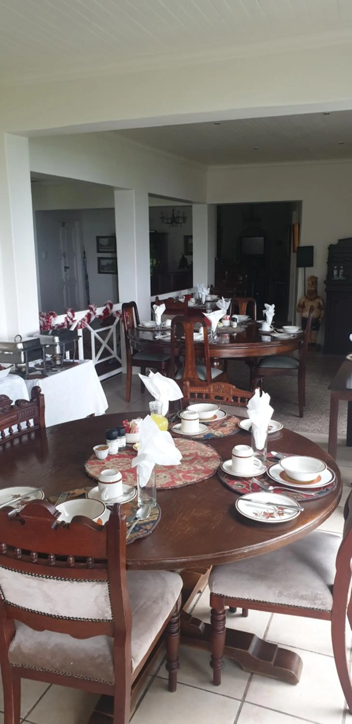 Breakfast in Sherwood's Country House