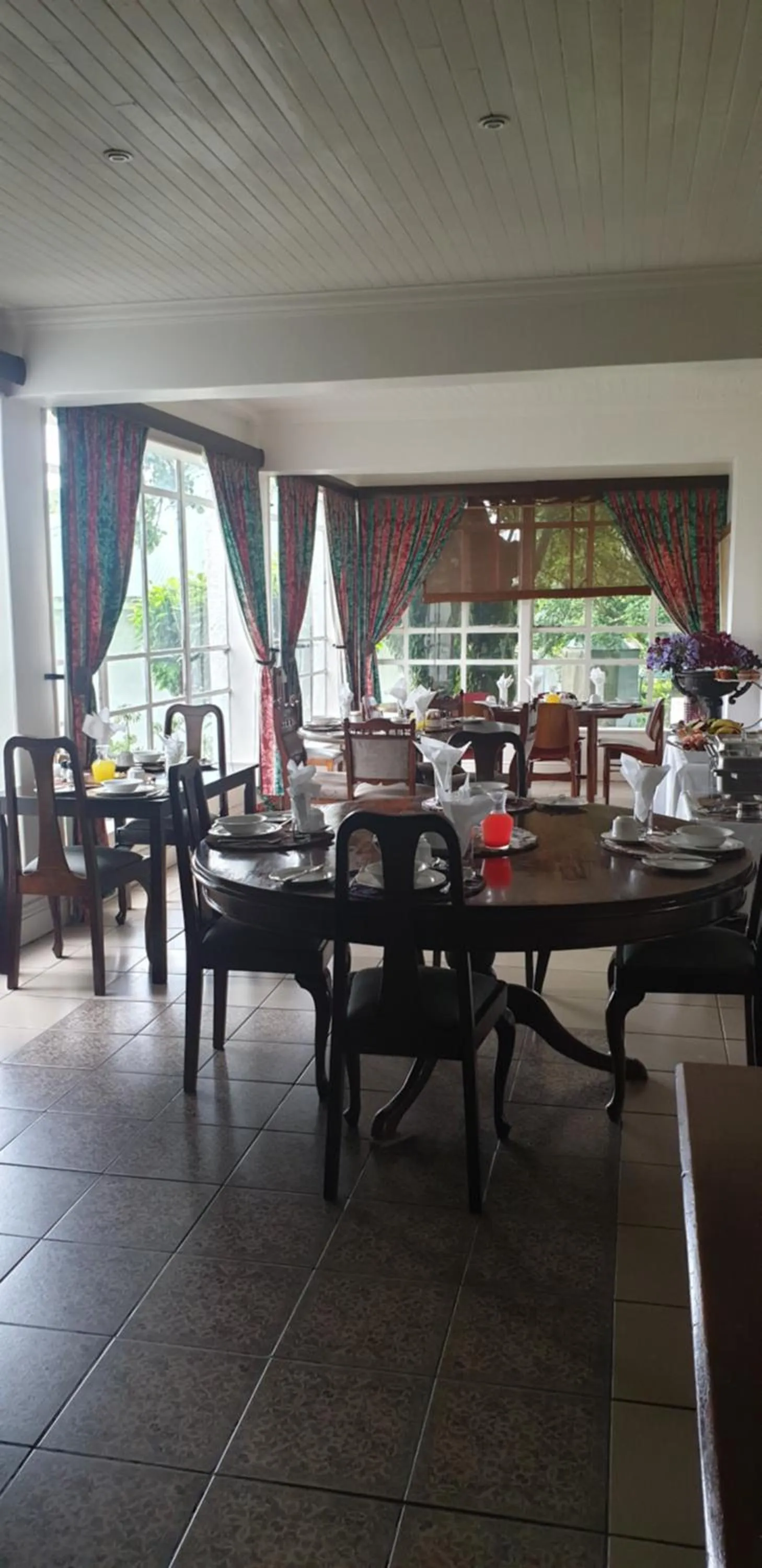 Breakfast in Sherwood's Country House