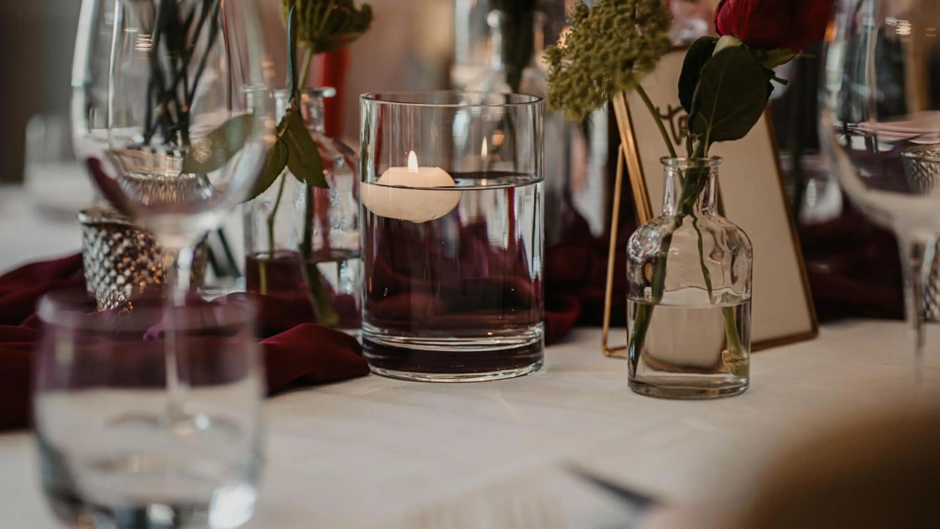 Restaurant/places to eat in Elephant Hotel