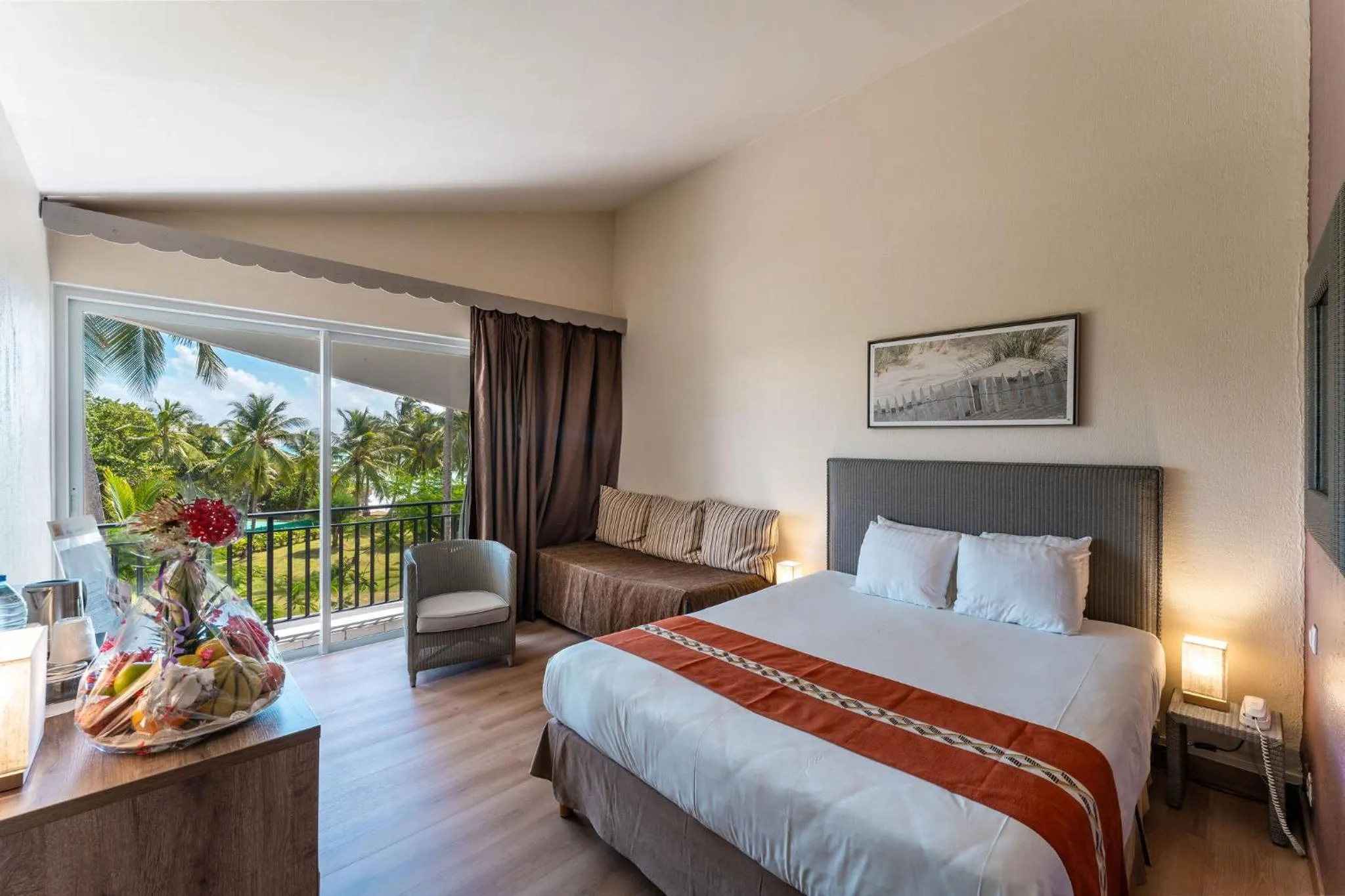 Photo of the whole room, Bed in Hotel Fleur d'Epee