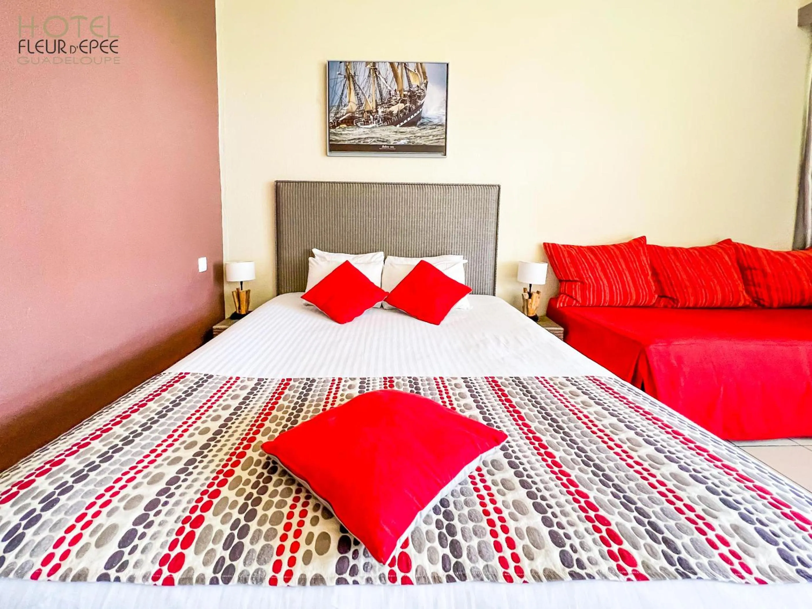 Bed in Hotel Fleur d'Epee